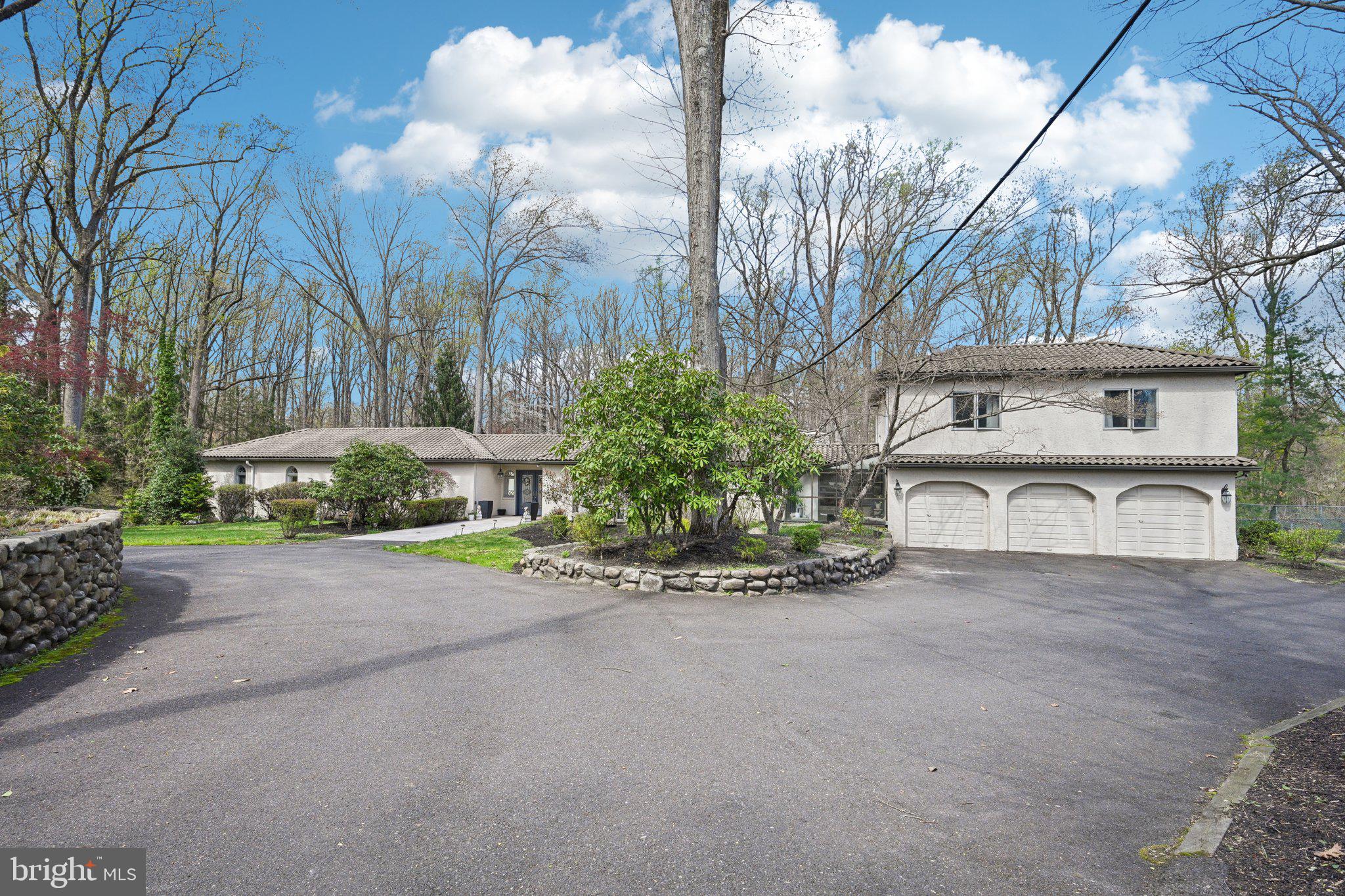 1121 WINDING DRIVE