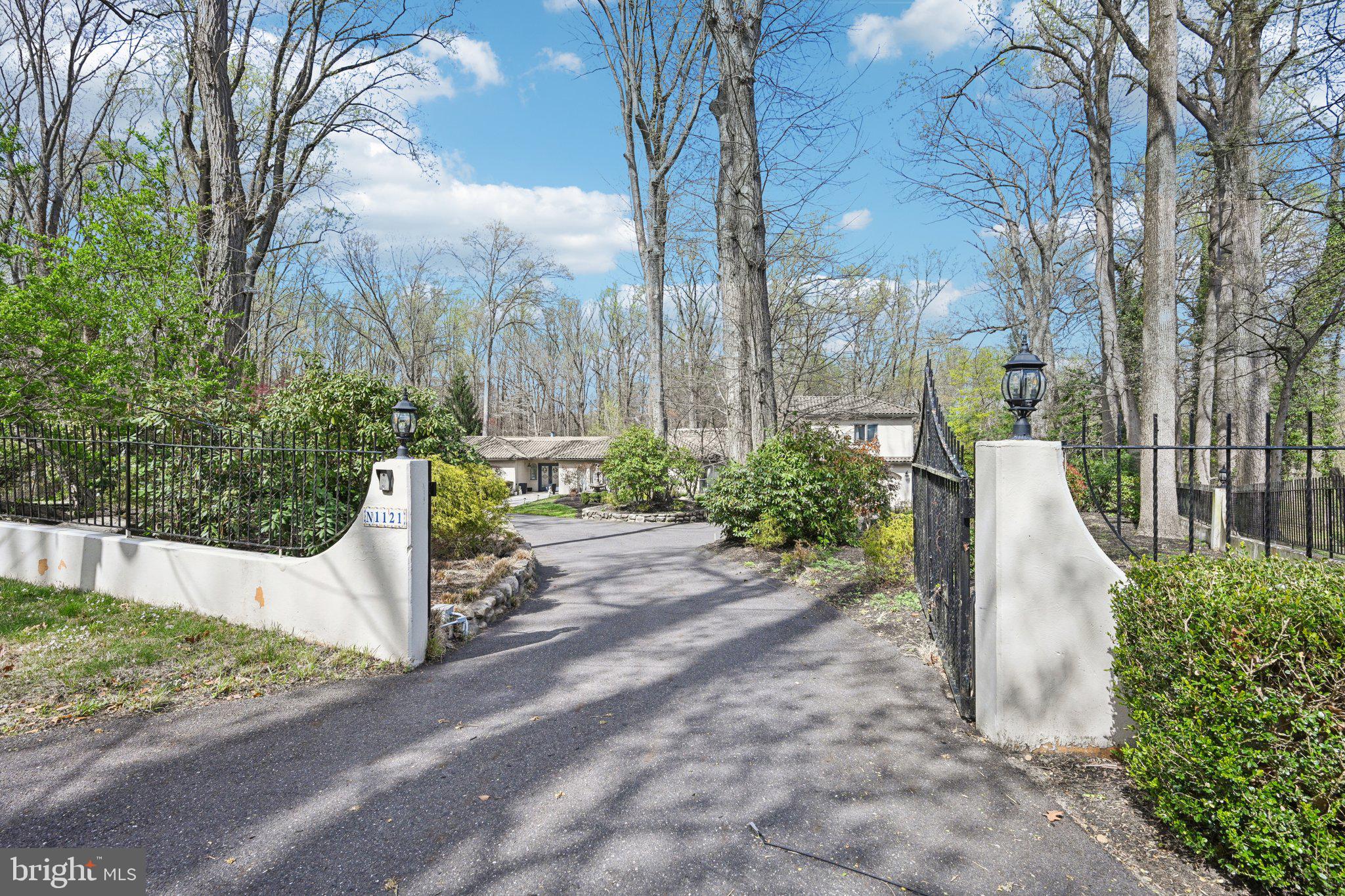 1121 WINDING DRIVE