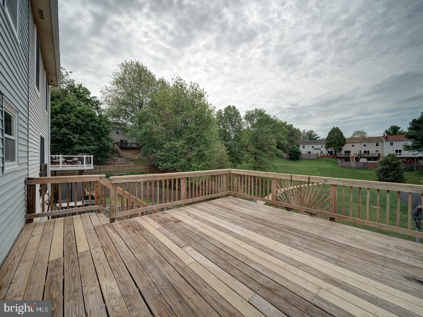 WHISPERING WOODS - Residential