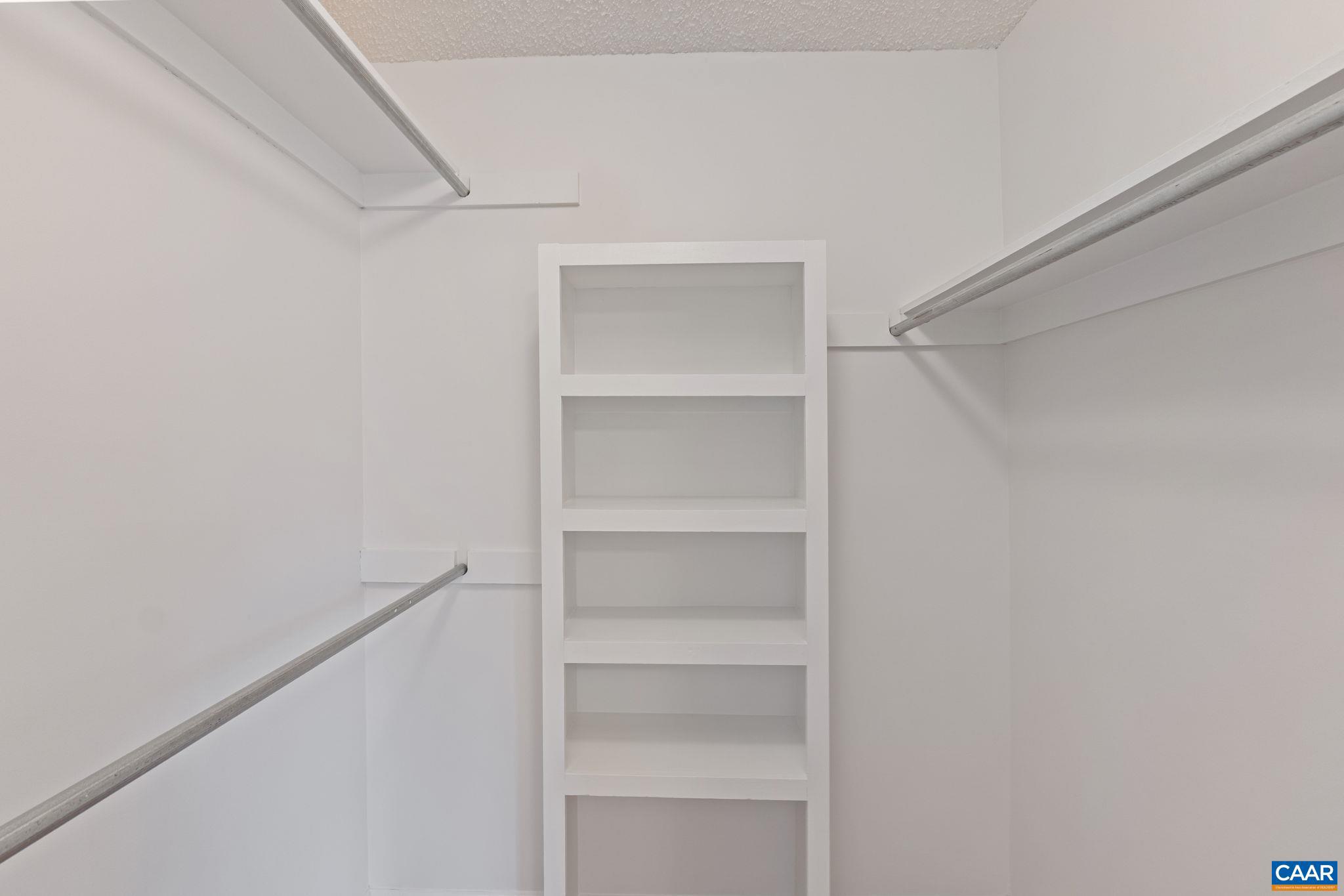 LAKE MONTICELLO - Residential