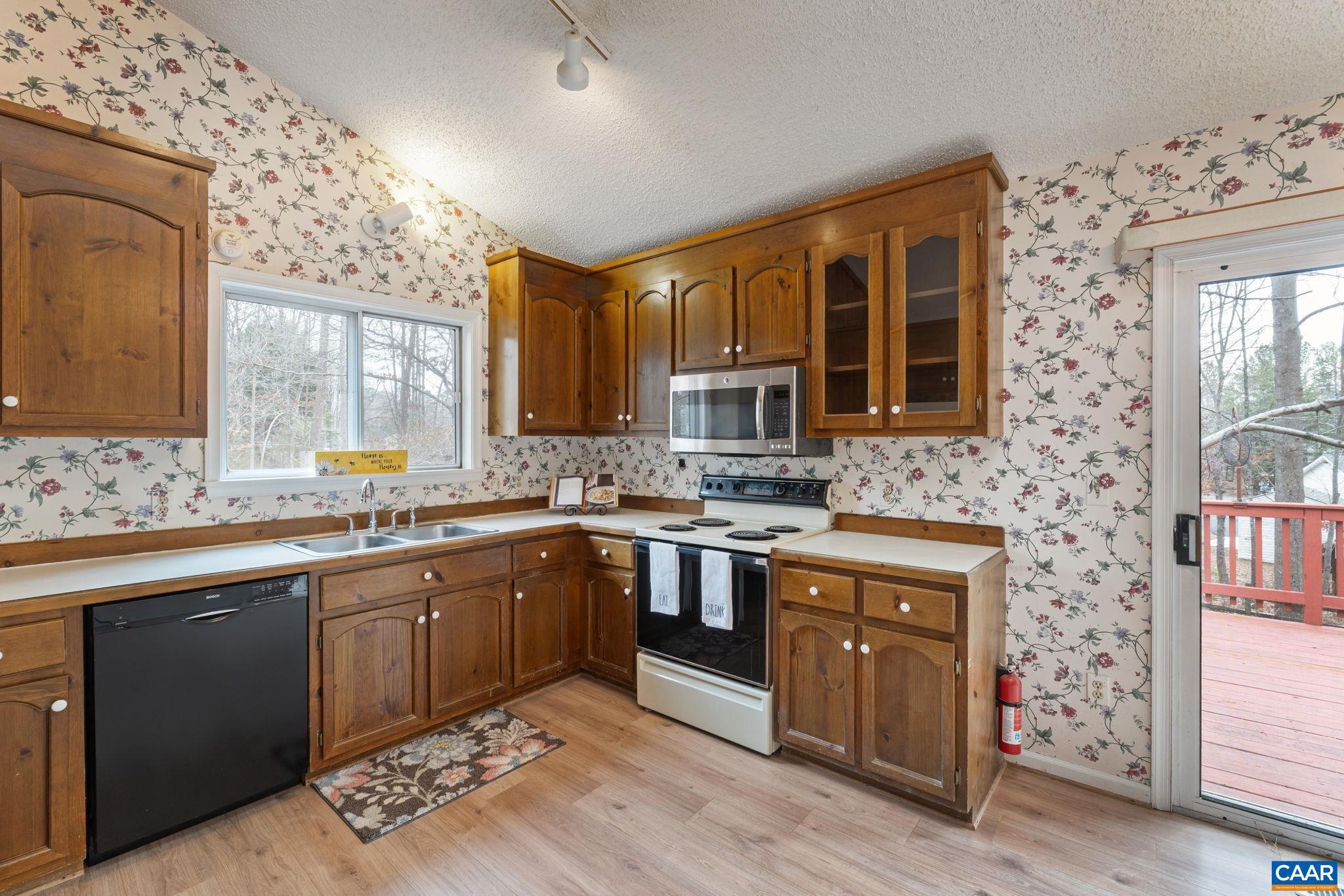 LAKE MONTICELLO - Residential