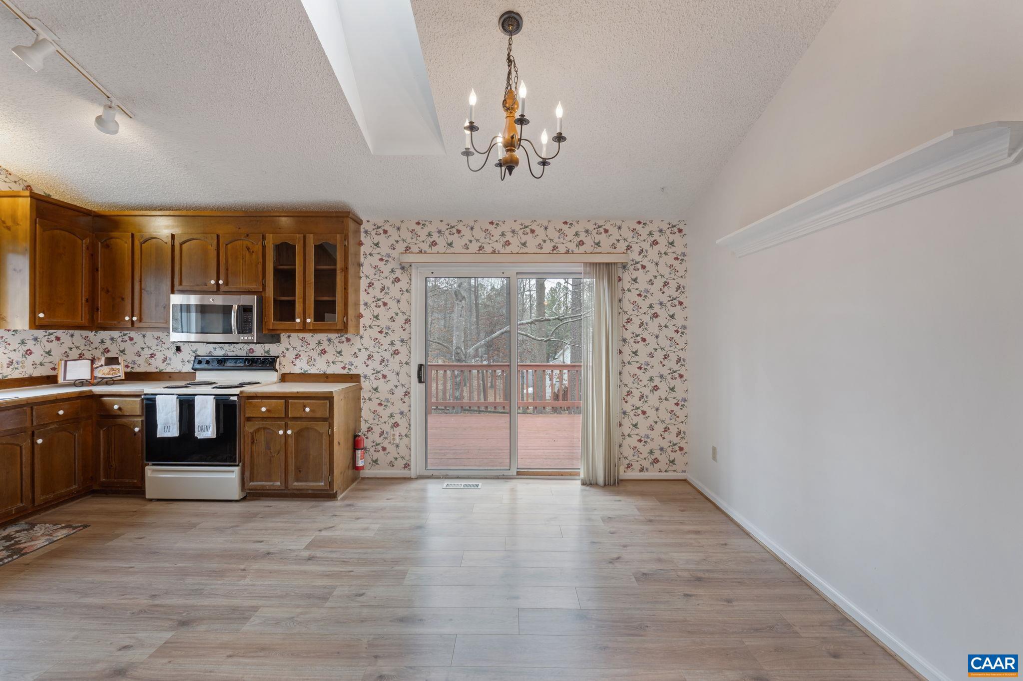 LAKE MONTICELLO - Residential