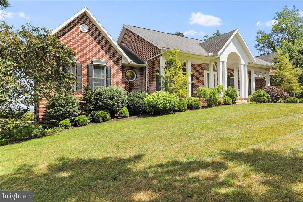 Photo of 934 Samerica Drive, CHAMBERSBURG, PA 17202 (MLS # PAFL2028446)