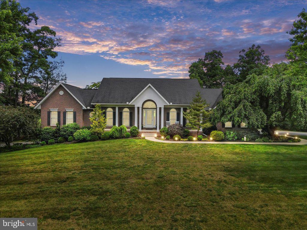 Photo of 934 Samerica Drive, CHAMBERSBURG, PA 17202 (MLS # PAFL2028446)