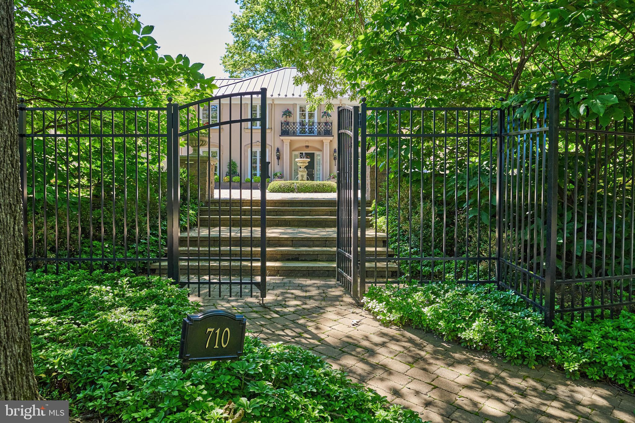 CHESTNUT HILL - Residential