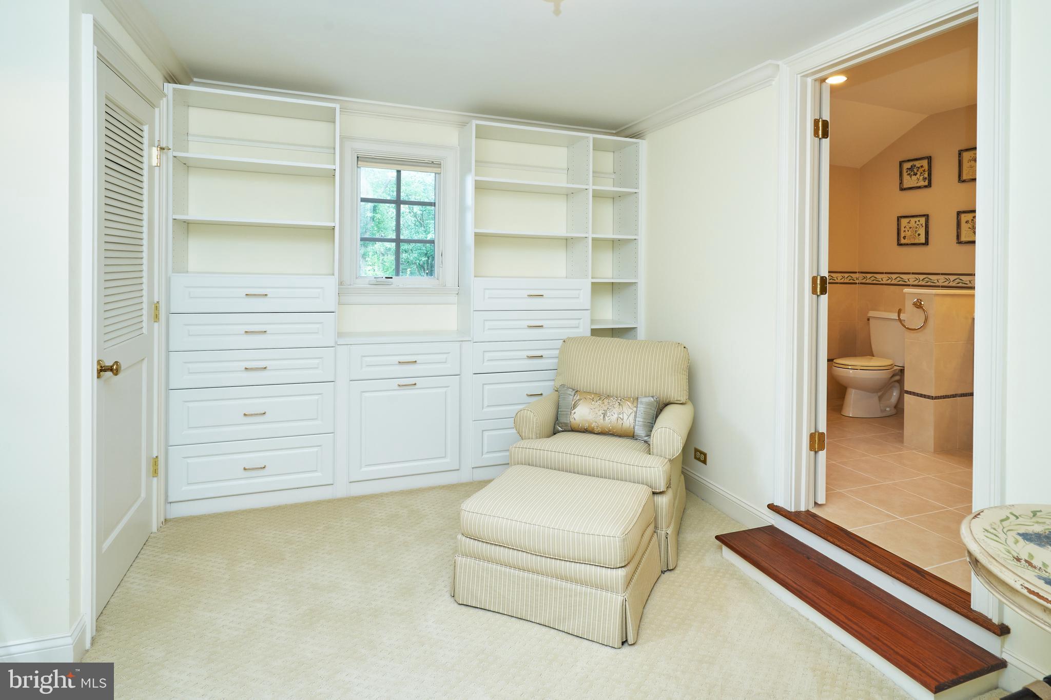 CHESTNUT HILL - Residential