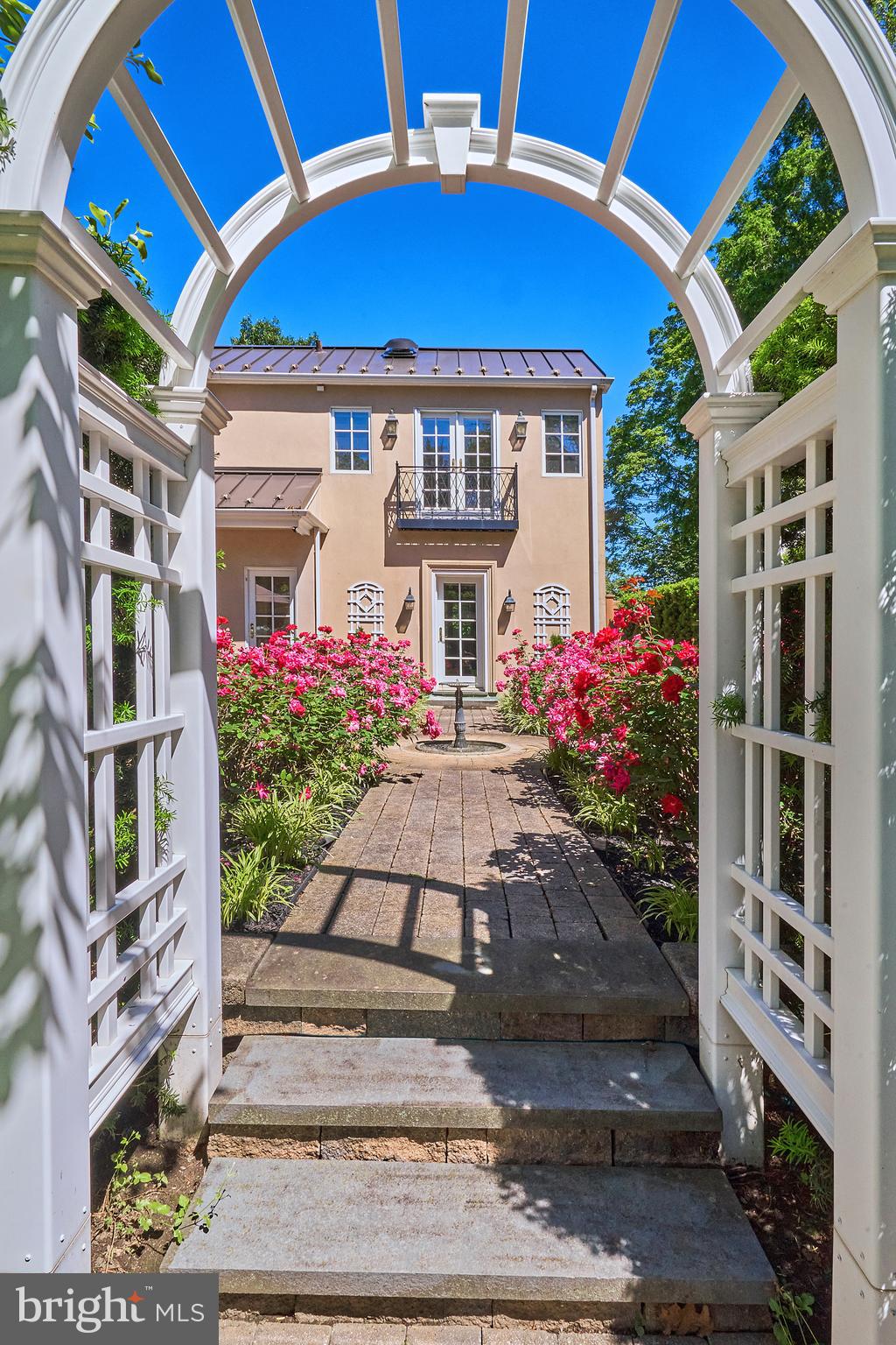 CHESTNUT HILL - Residential