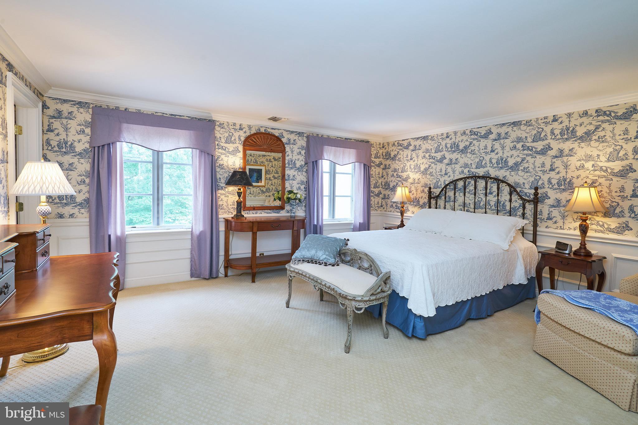 CHESTNUT HILL - Residential