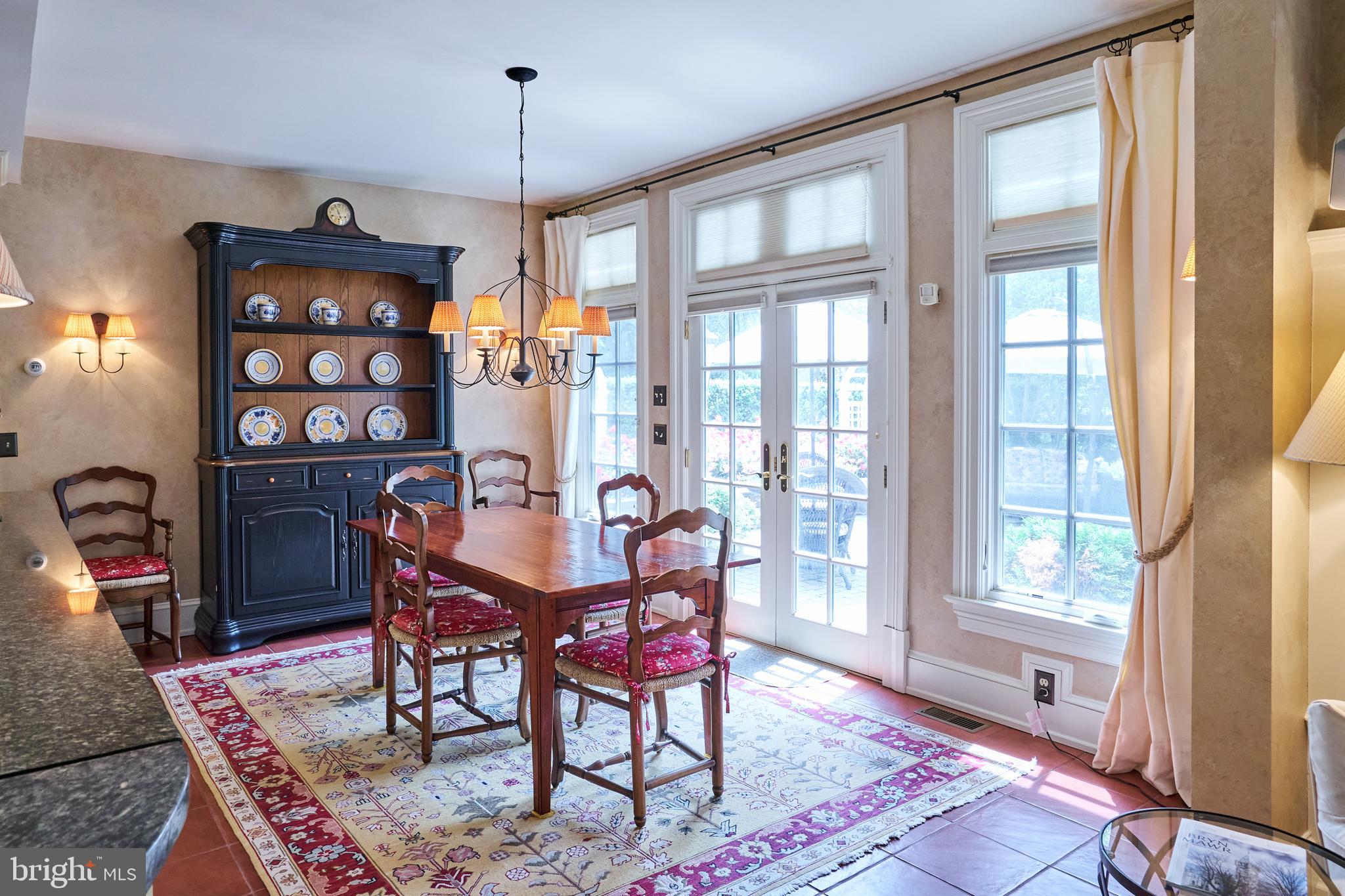 CHESTNUT HILL - Residential