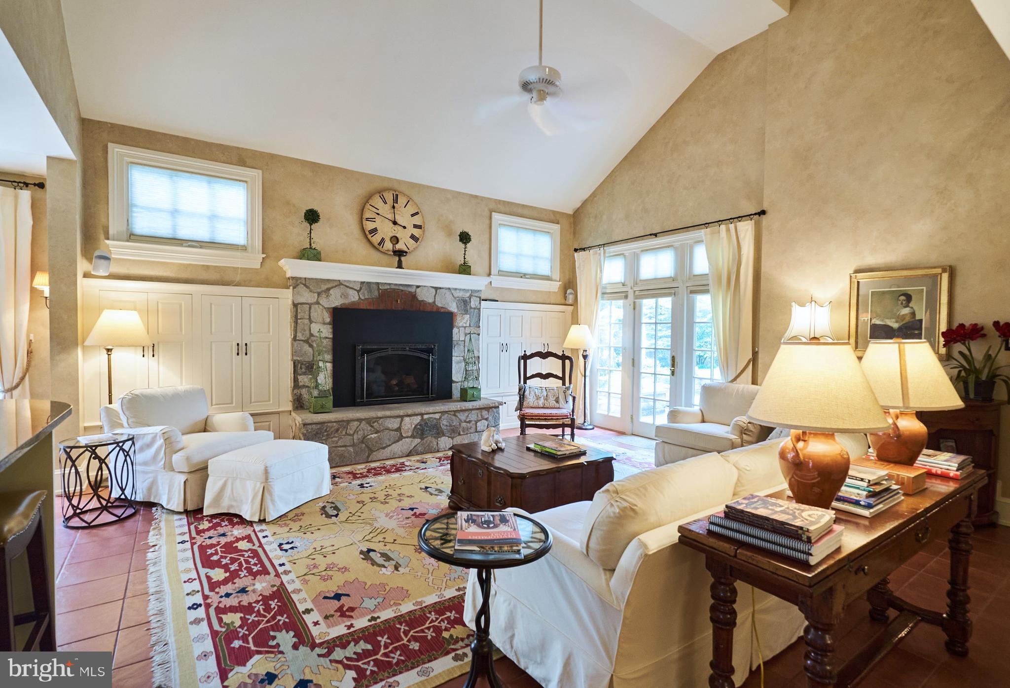 CHESTNUT HILL - Residential