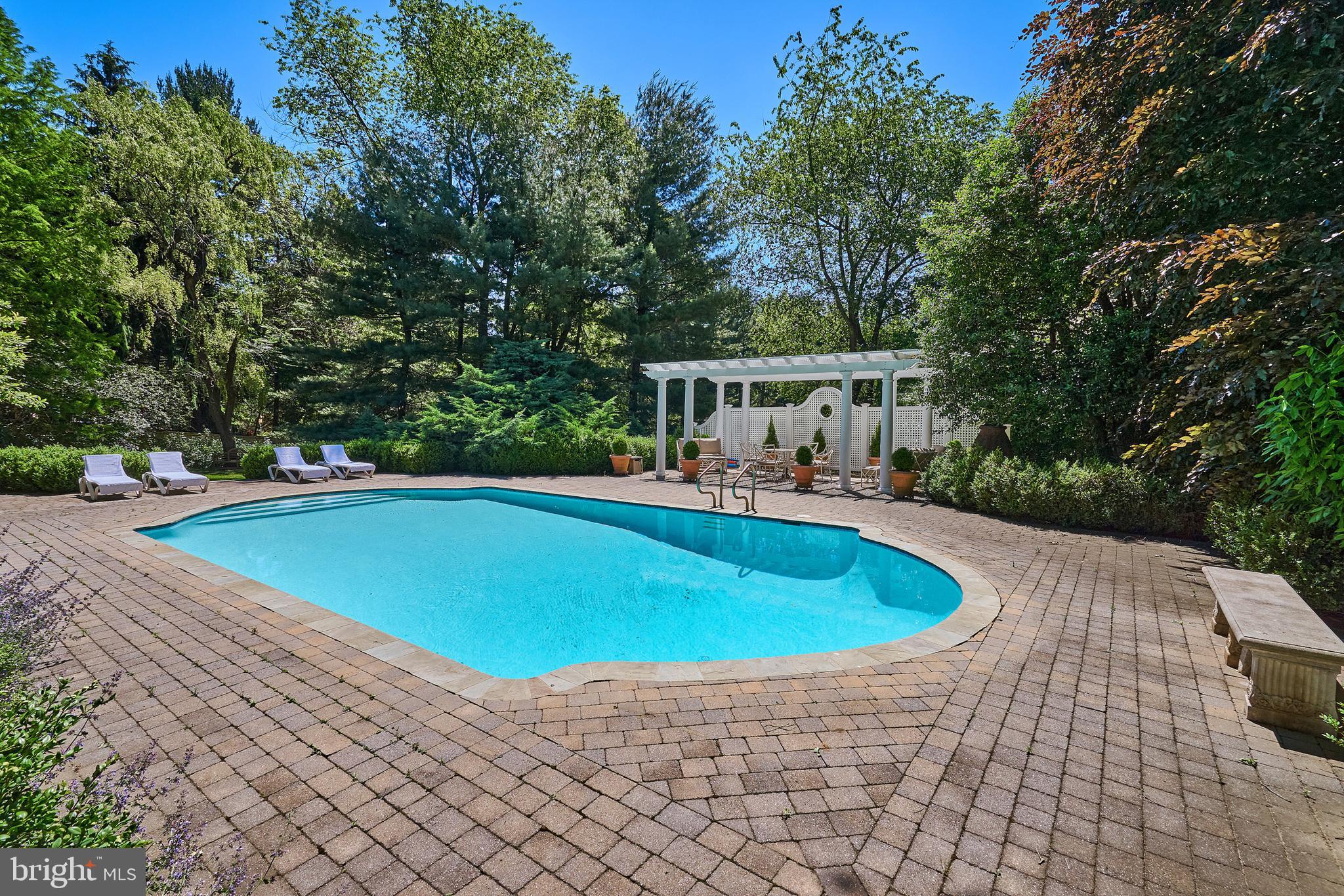 CHESTNUT HILL - Residential