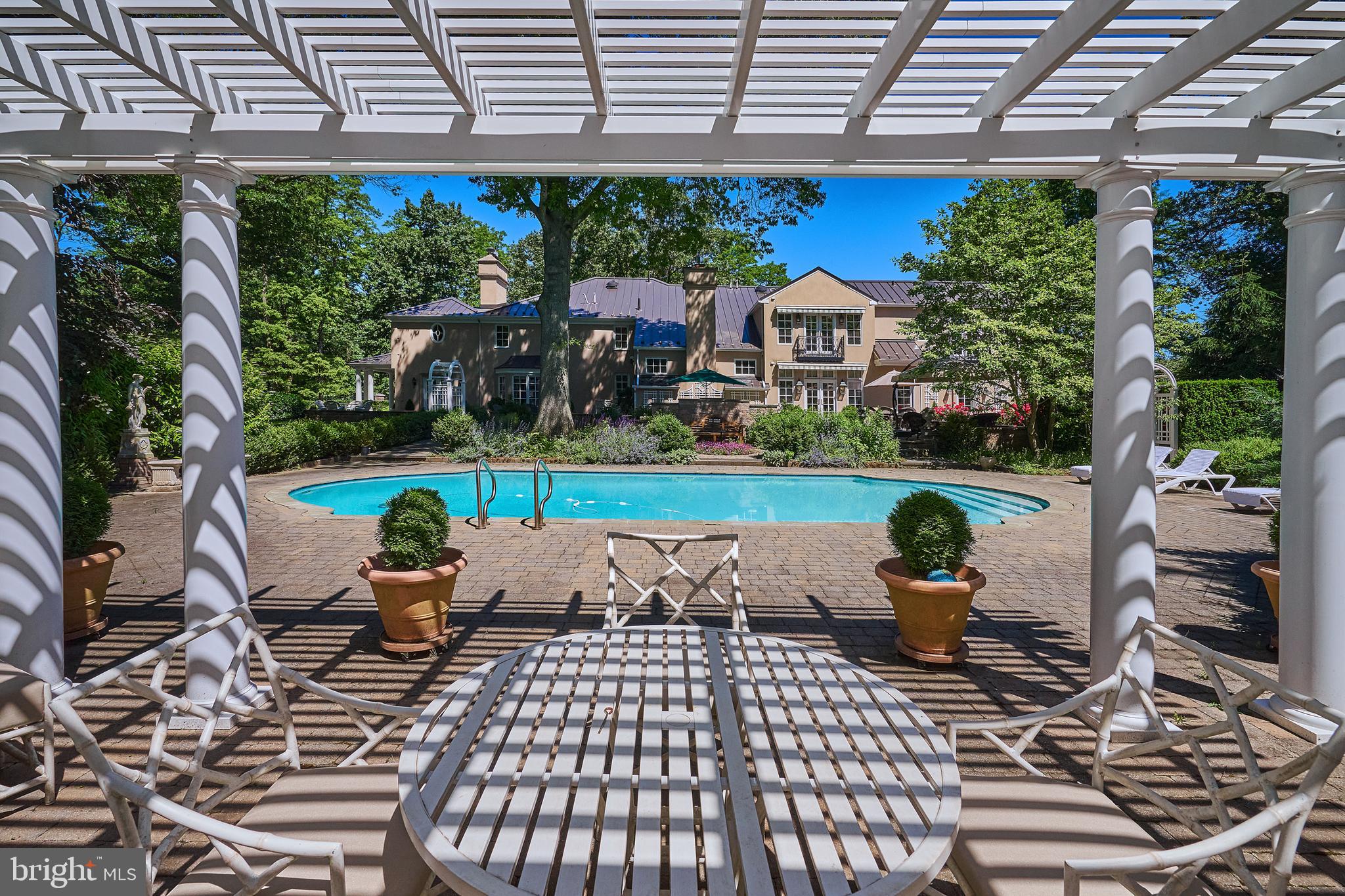 CHESTNUT HILL - Residential