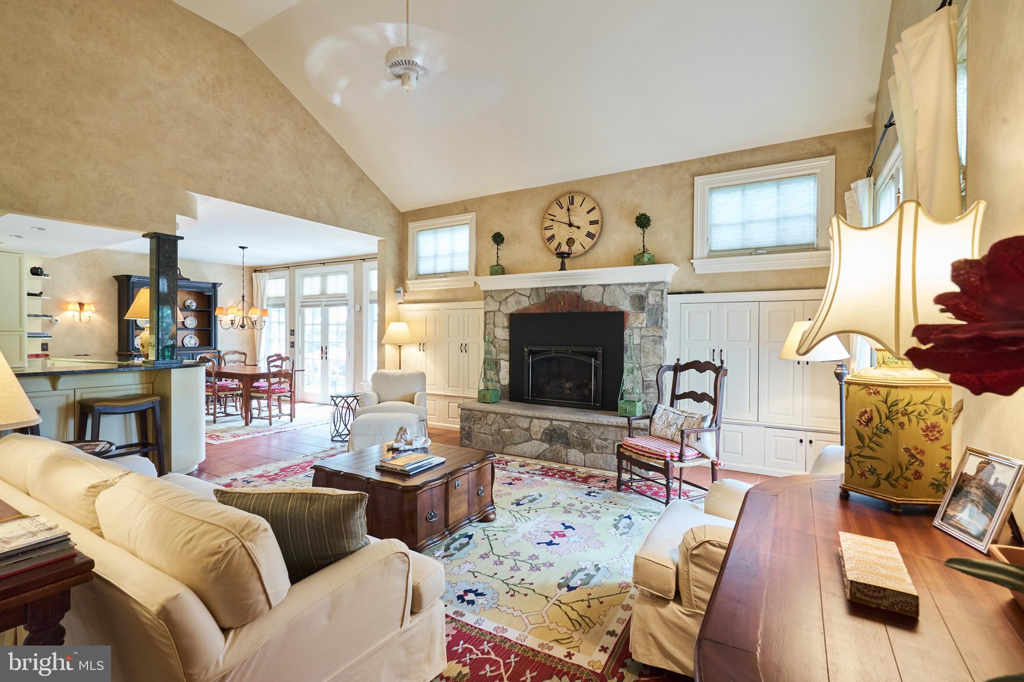 CHESTNUT HILL - Residential