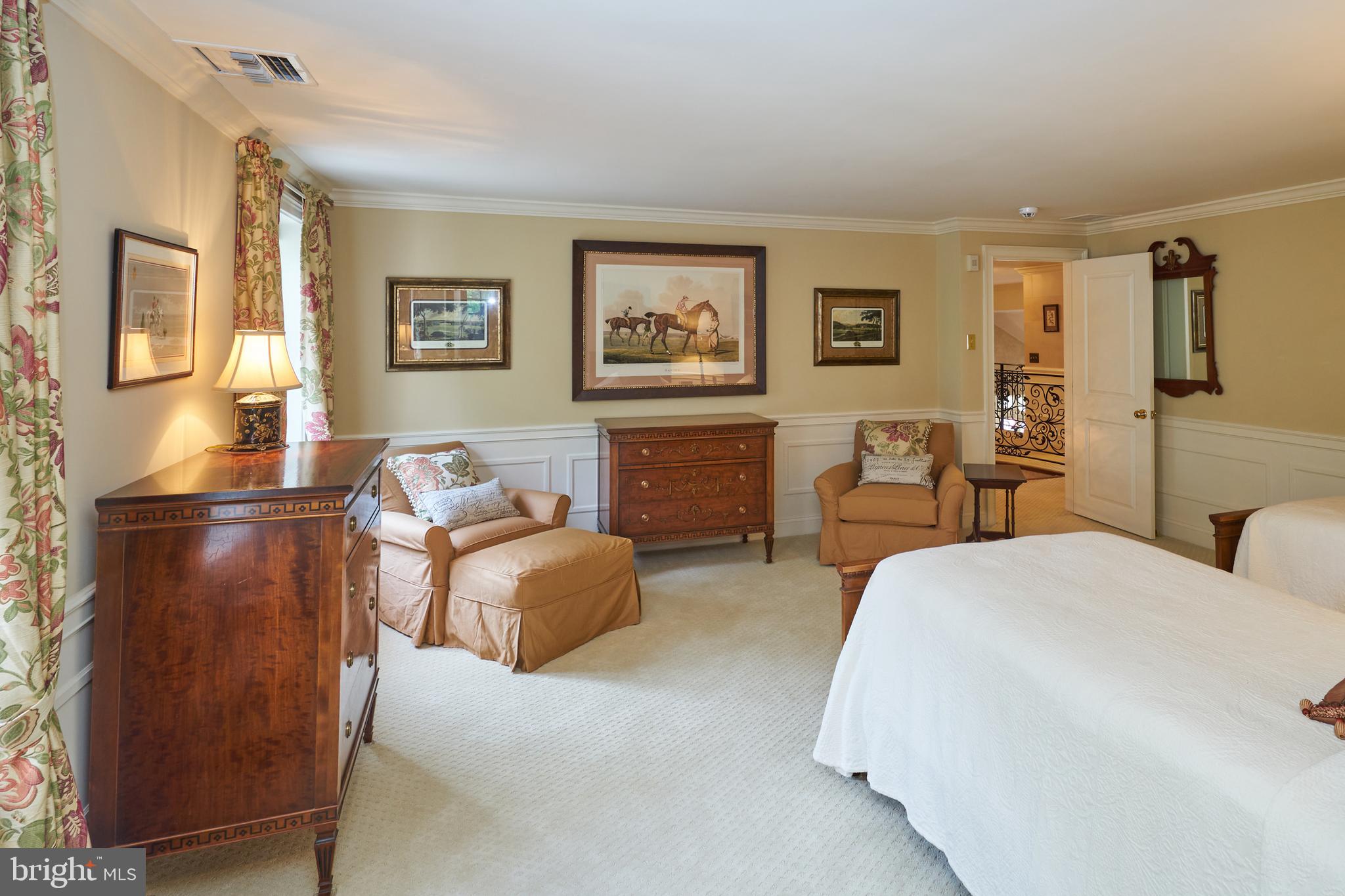 CHESTNUT HILL - Residential