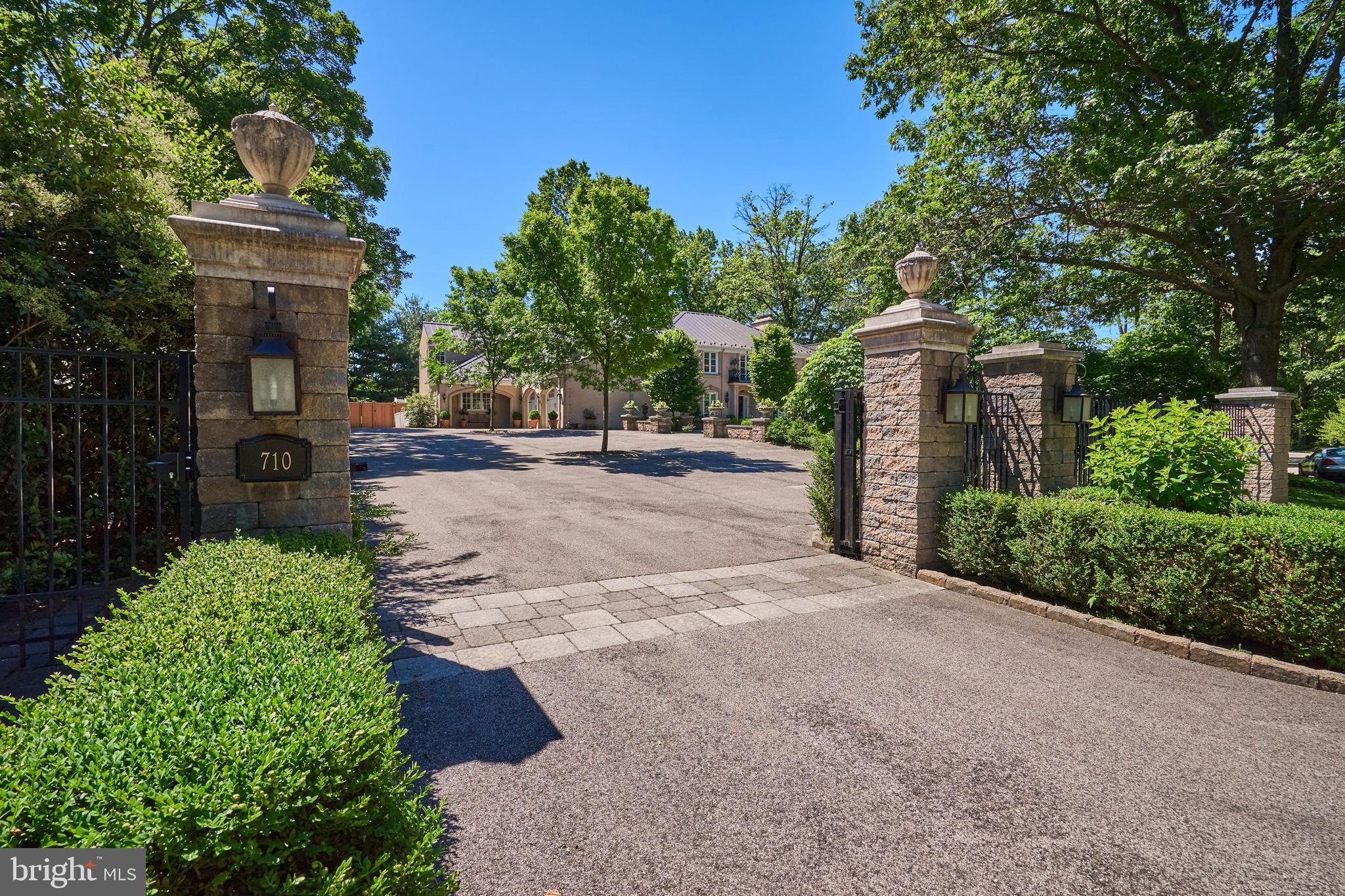 CHESTNUT HILL - Residential