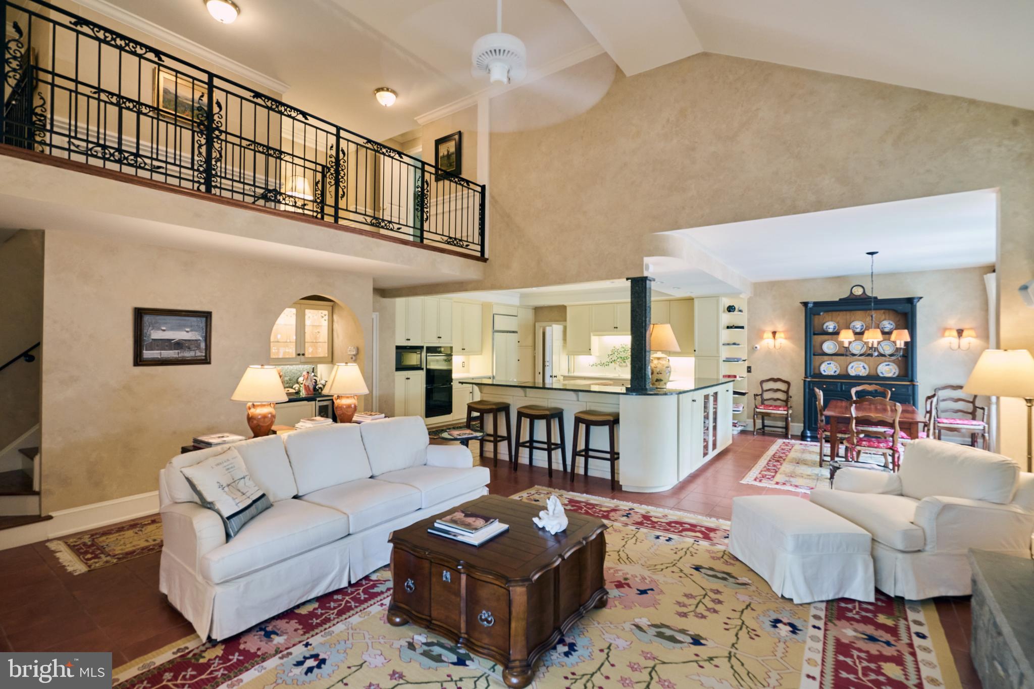 CHESTNUT HILL - Residential