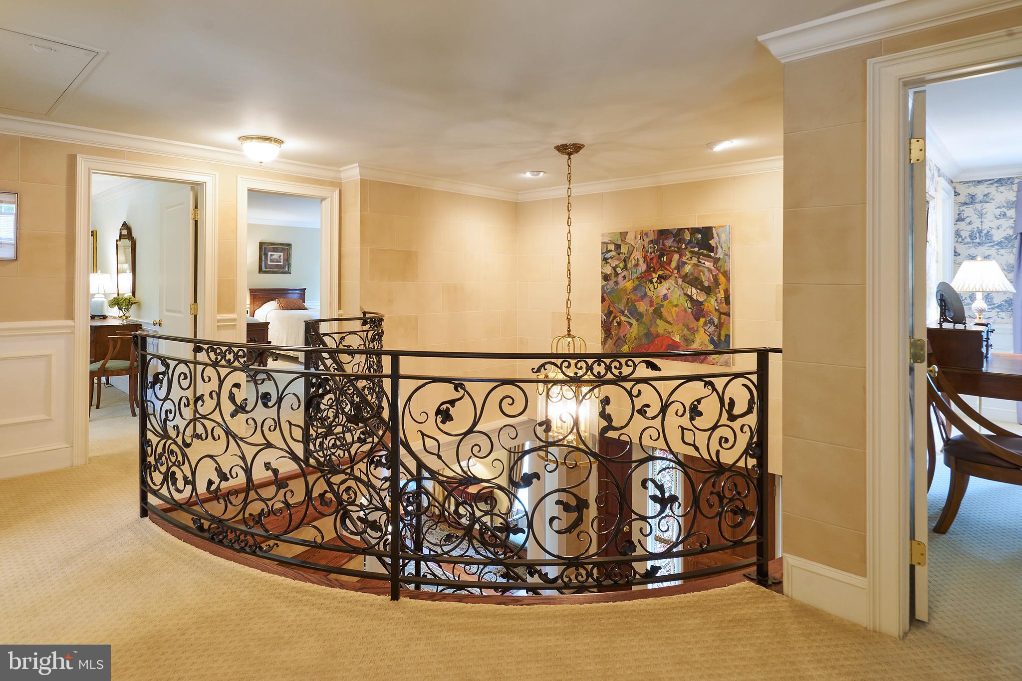 CHESTNUT HILL - Residential