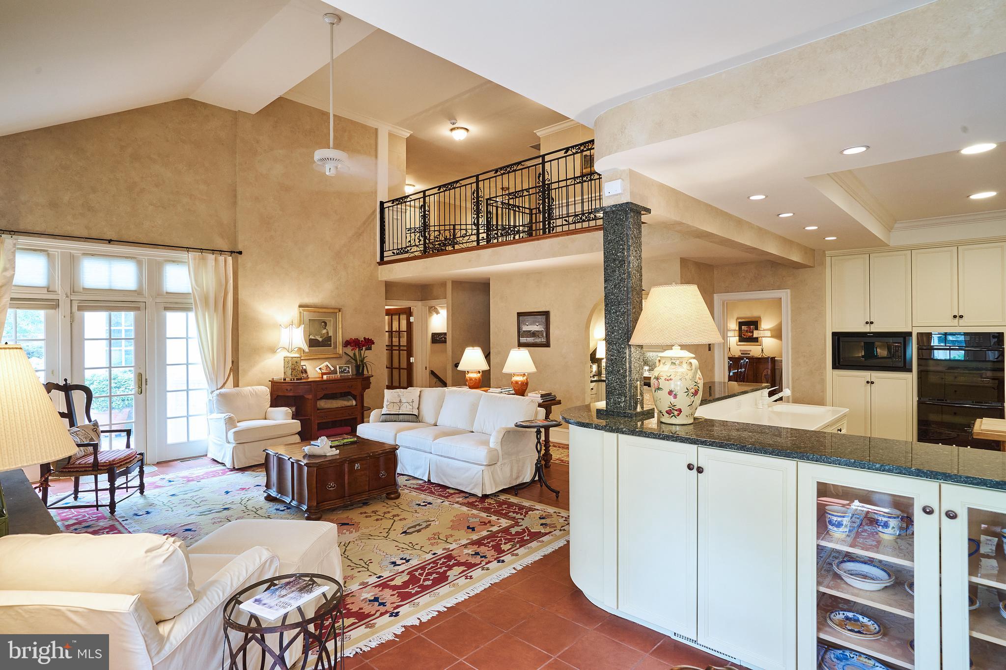 CHESTNUT HILL - Residential