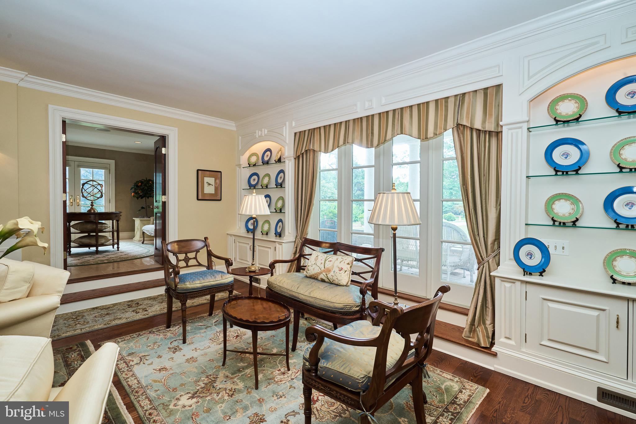 CHESTNUT HILL - Residential