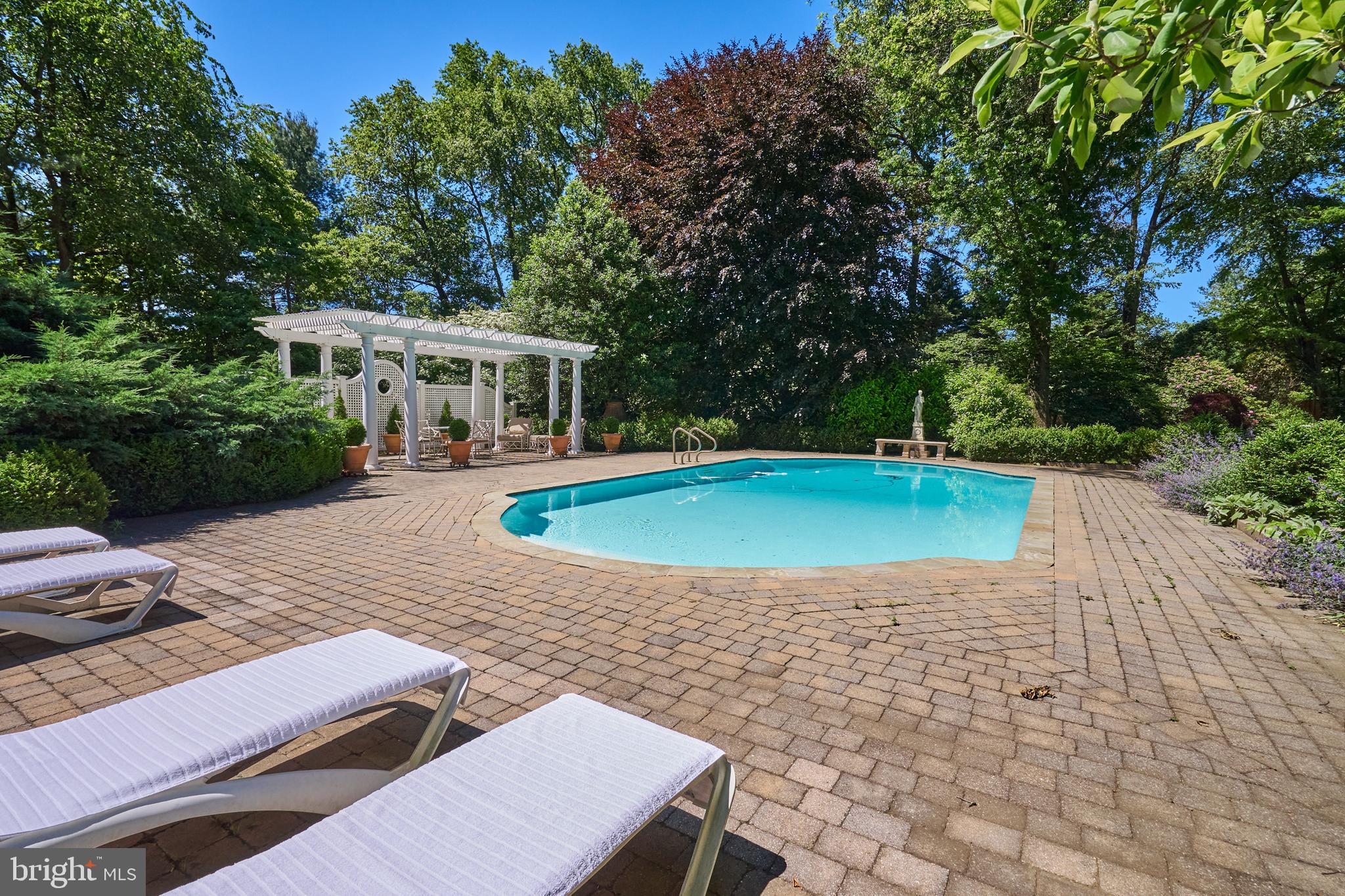 CHESTNUT HILL - Residential