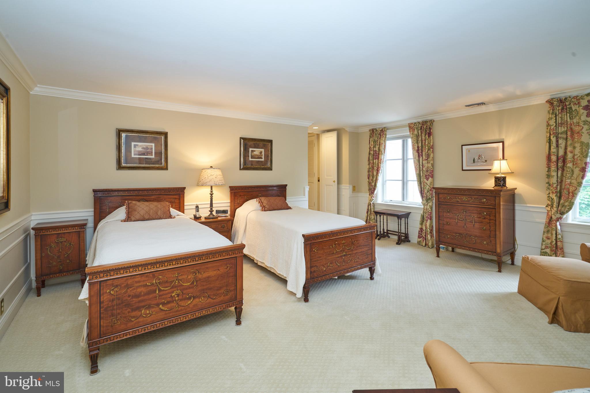 CHESTNUT HILL - Residential