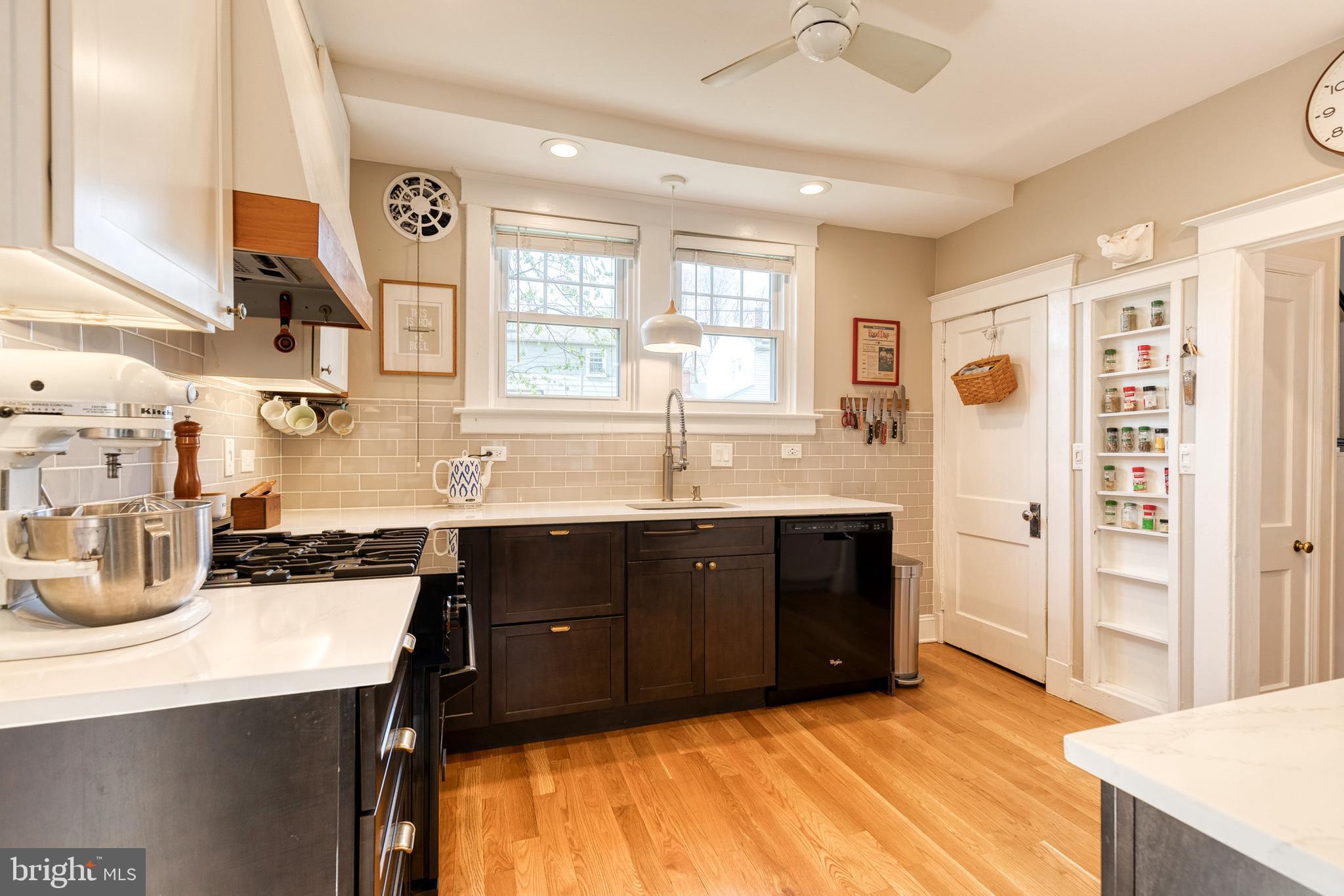 LAKE WALKER - Residential