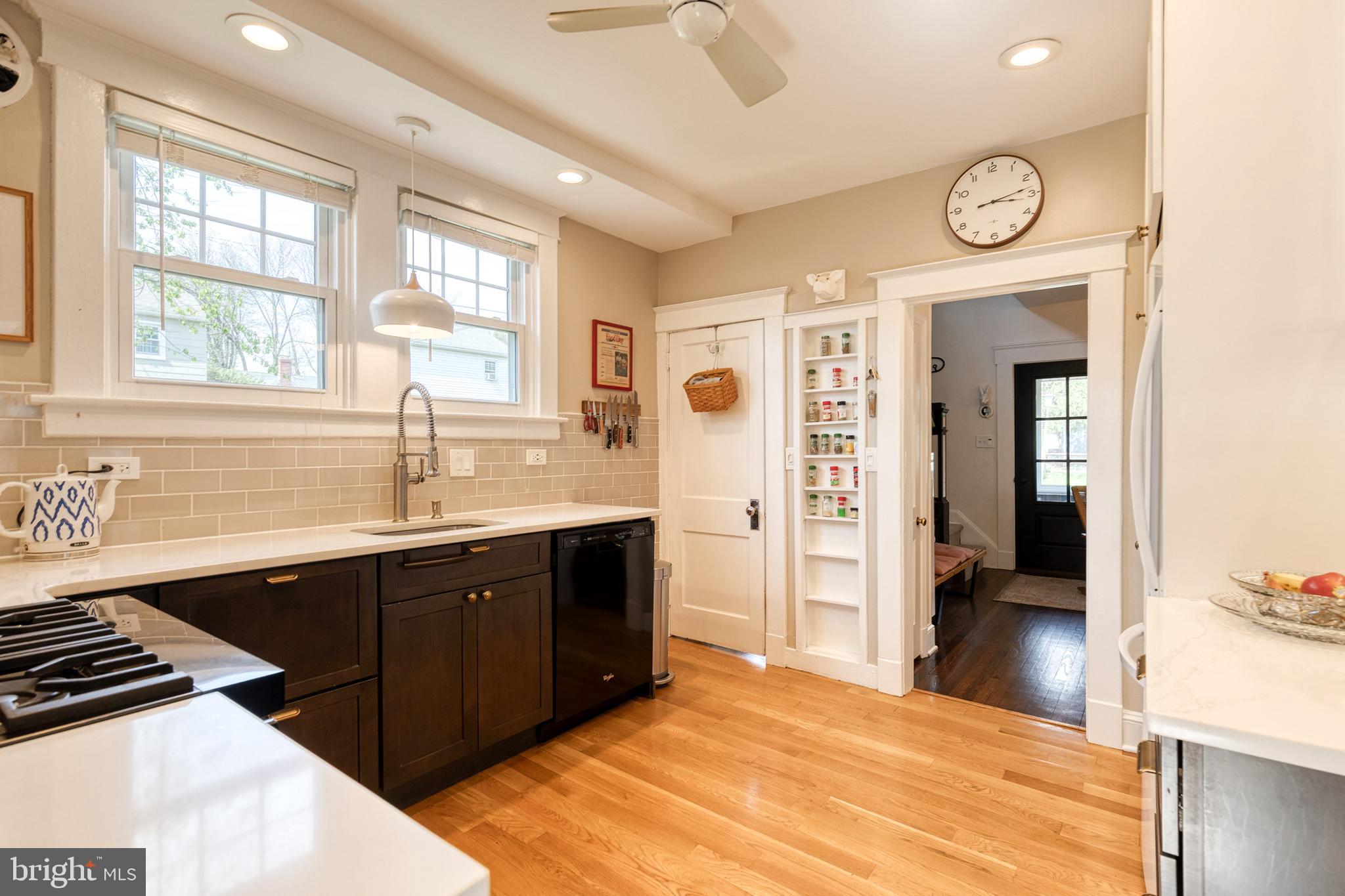 LAKE WALKER - Residential