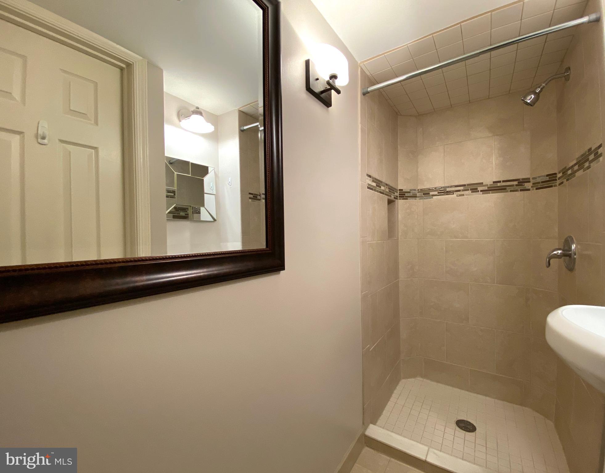 AFTON GLEN - Residential Lease