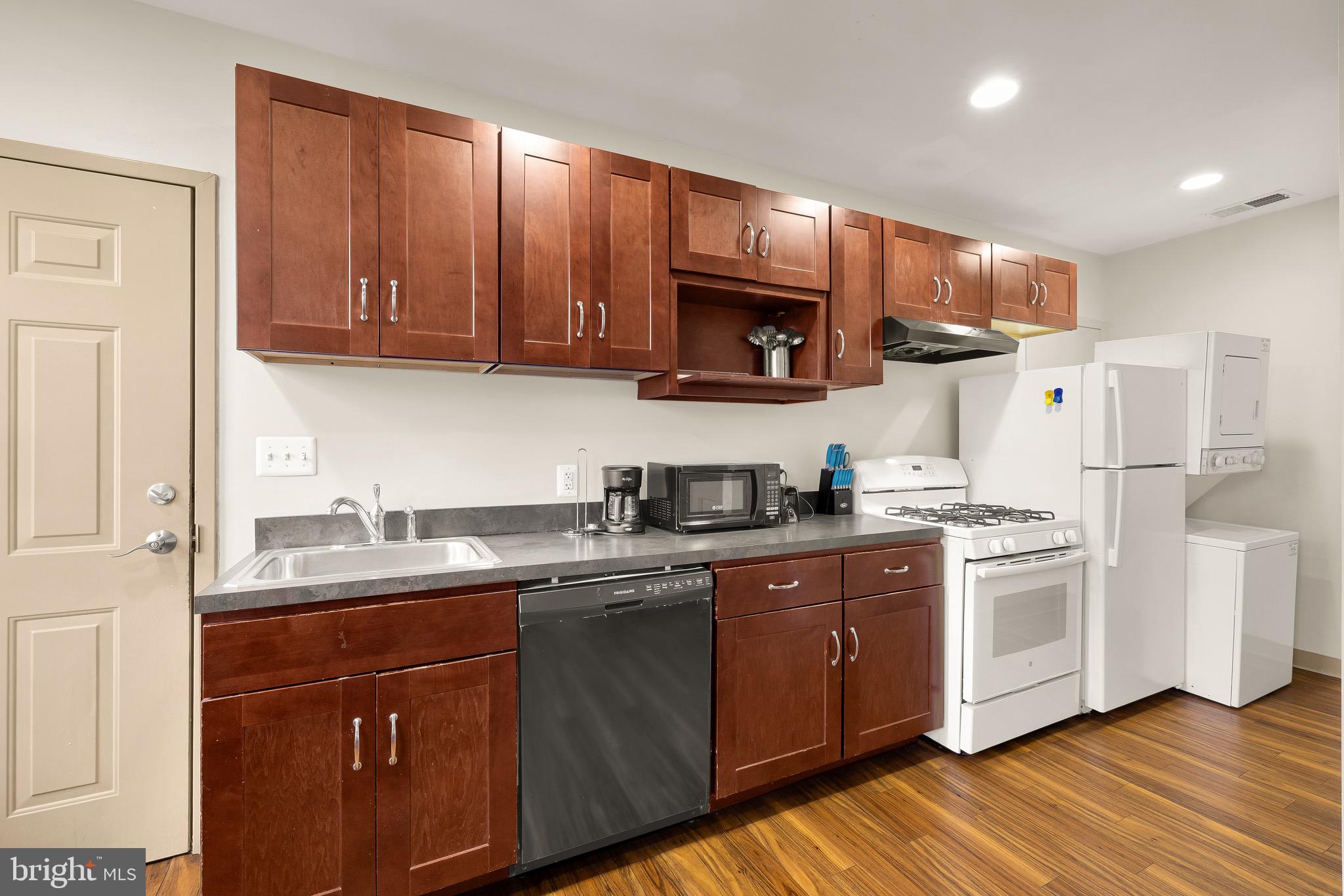 CAPITOL HILL - Residential