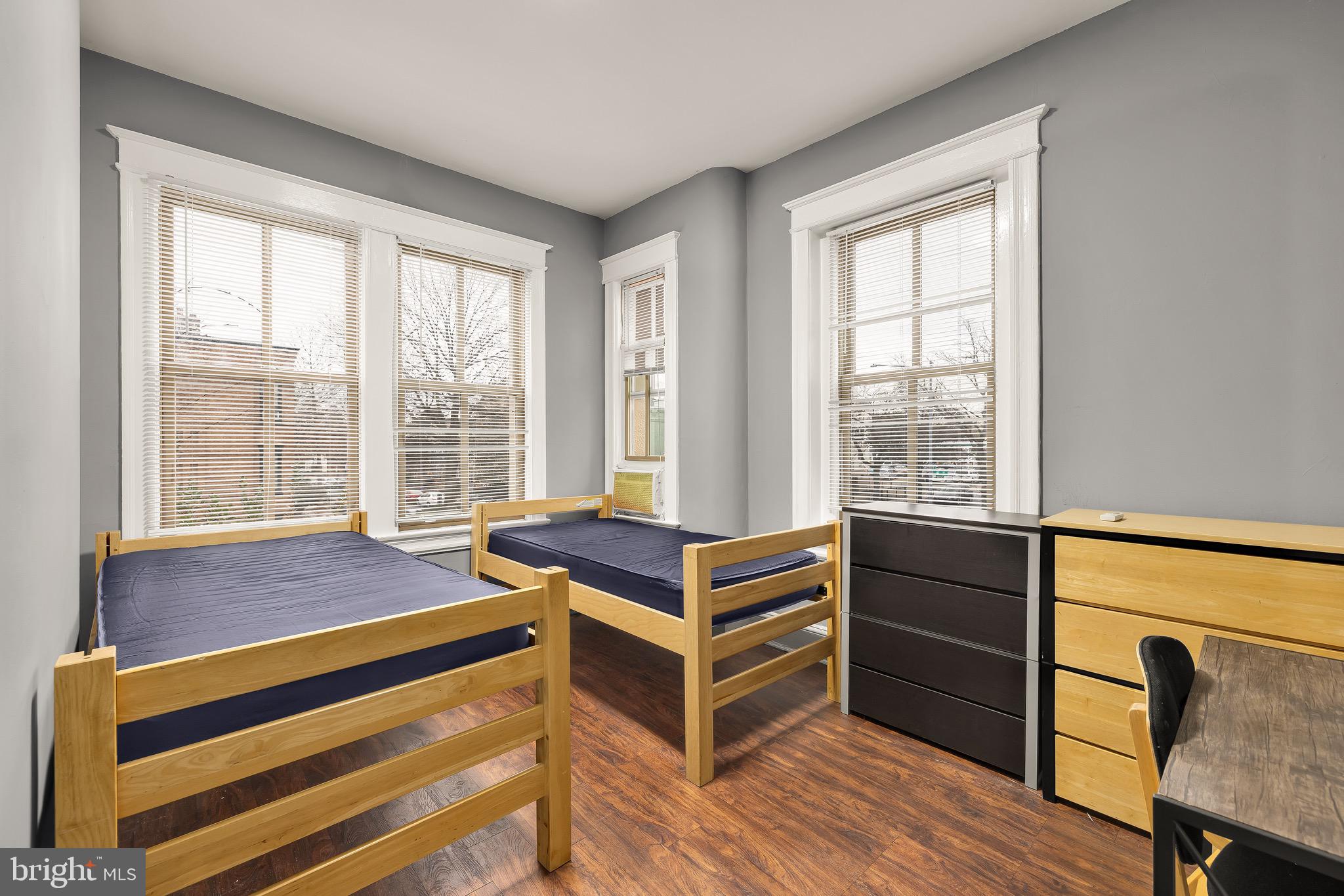 CAPITOL HILL - Residential