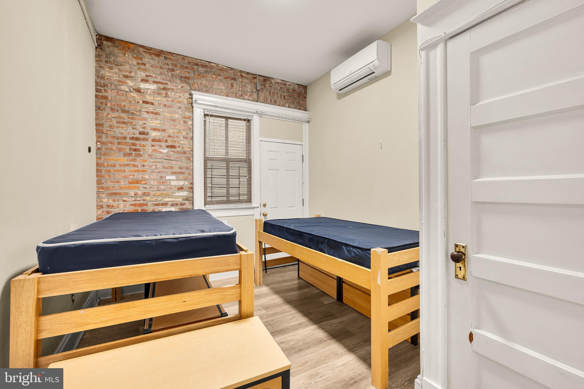 CAPITOL HILL - Residential