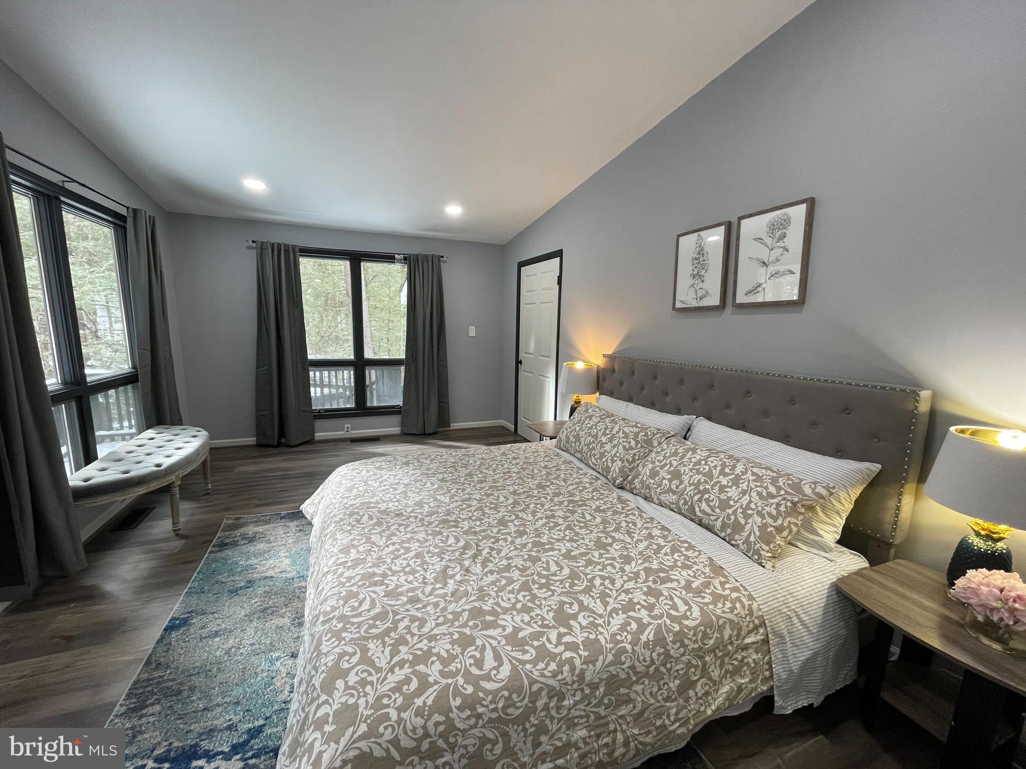 LAKE SHORE DRIVE - Residential