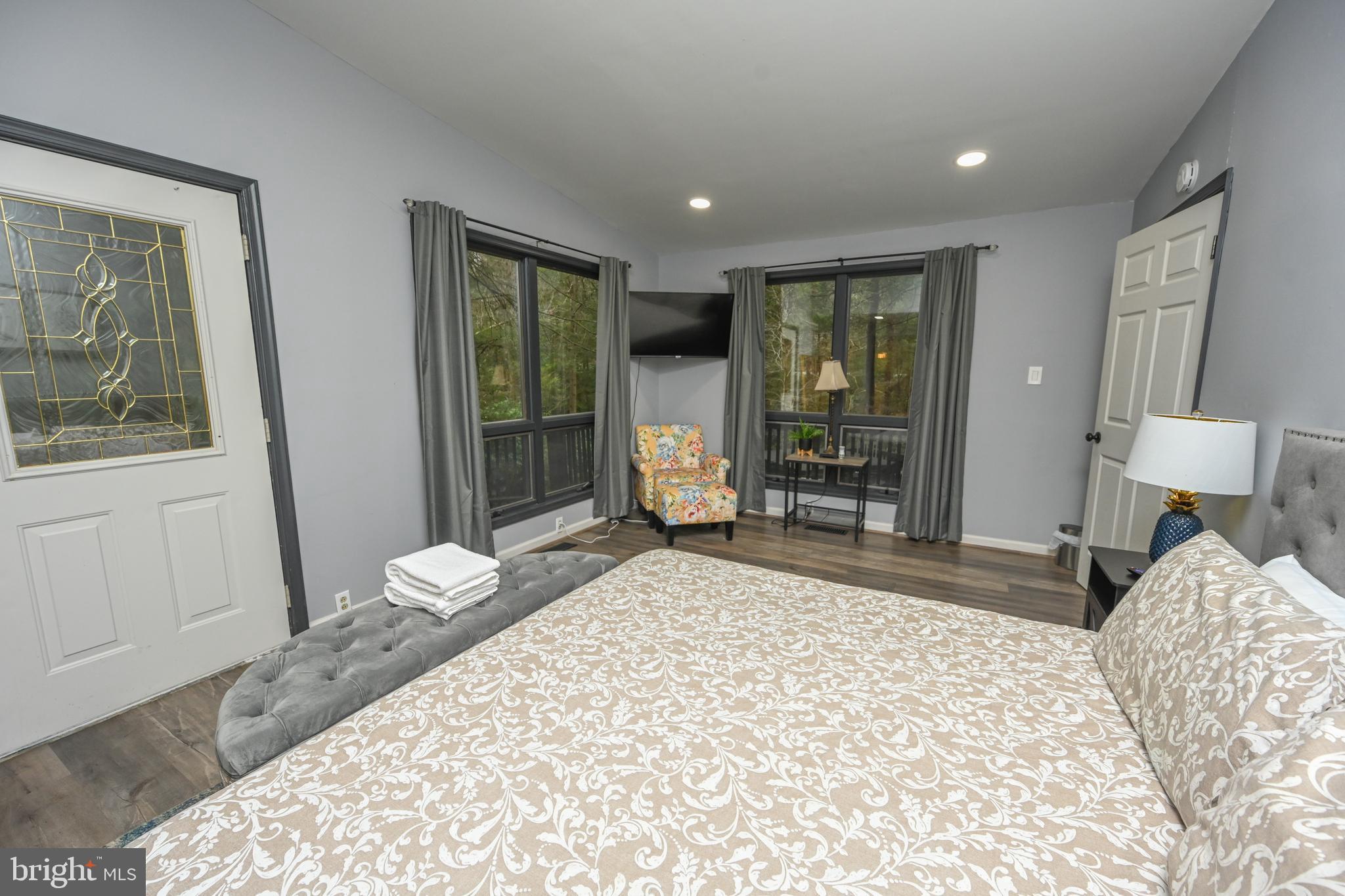 LAKE SHORE DRIVE - Residential