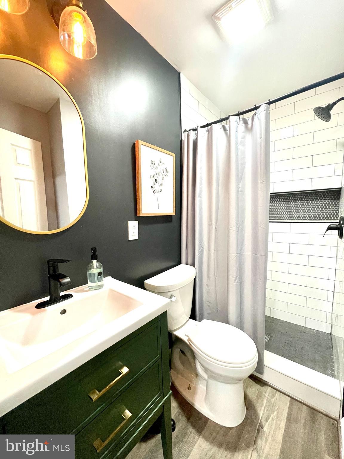 LAKE SHORE DRIVE - Residential