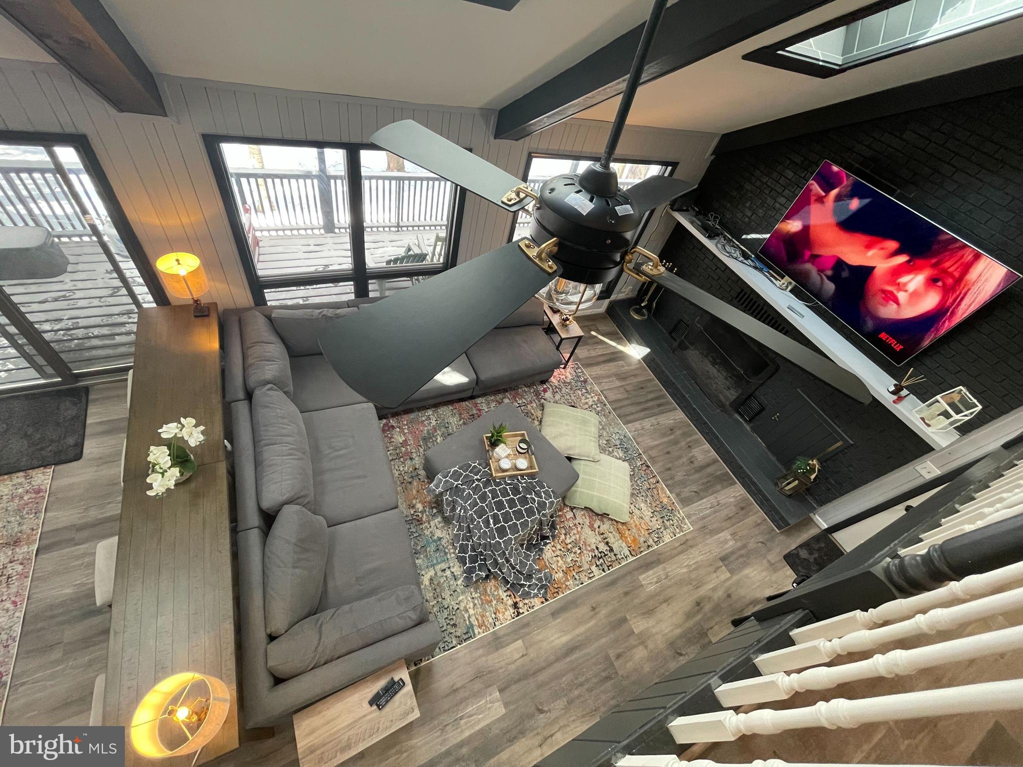 LAKE SHORE DRIVE - Residential