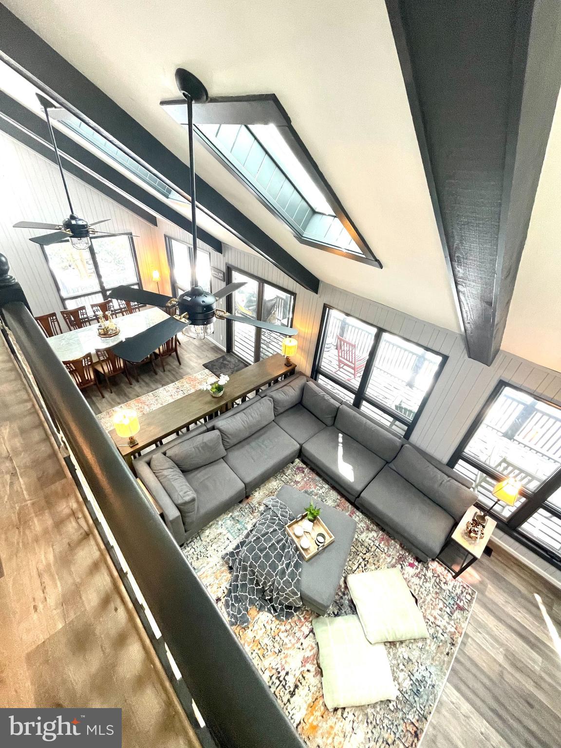 LAKE SHORE DRIVE - Residential