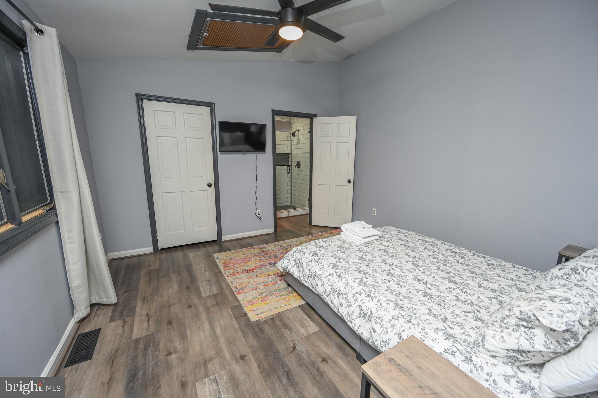 LAKE SHORE DRIVE - Residential