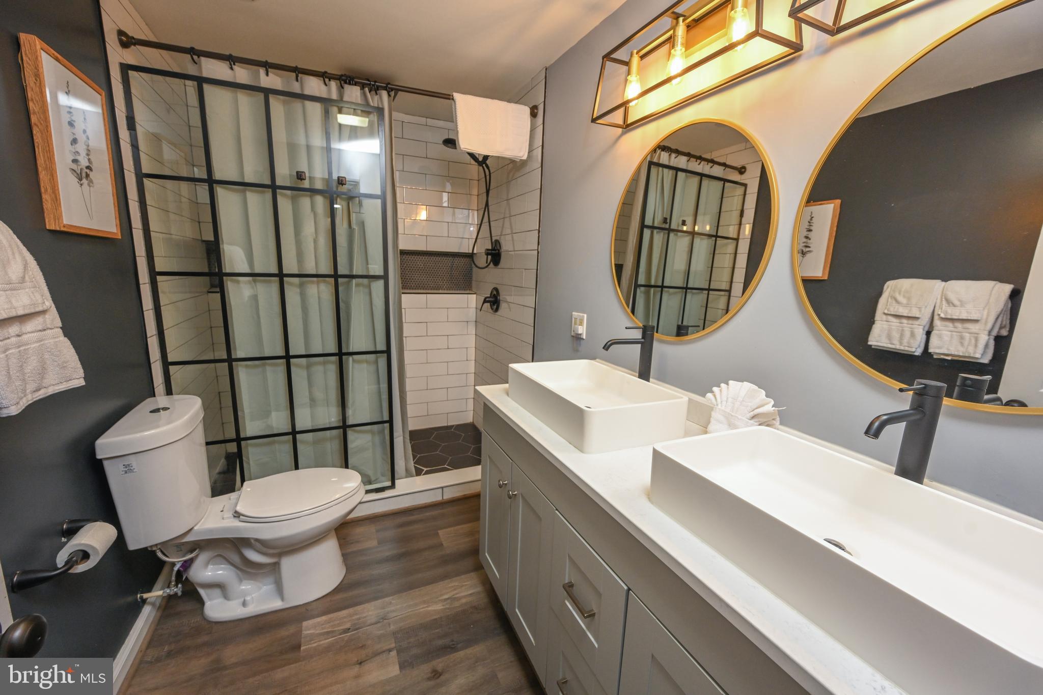 LAKE SHORE DRIVE - Residential