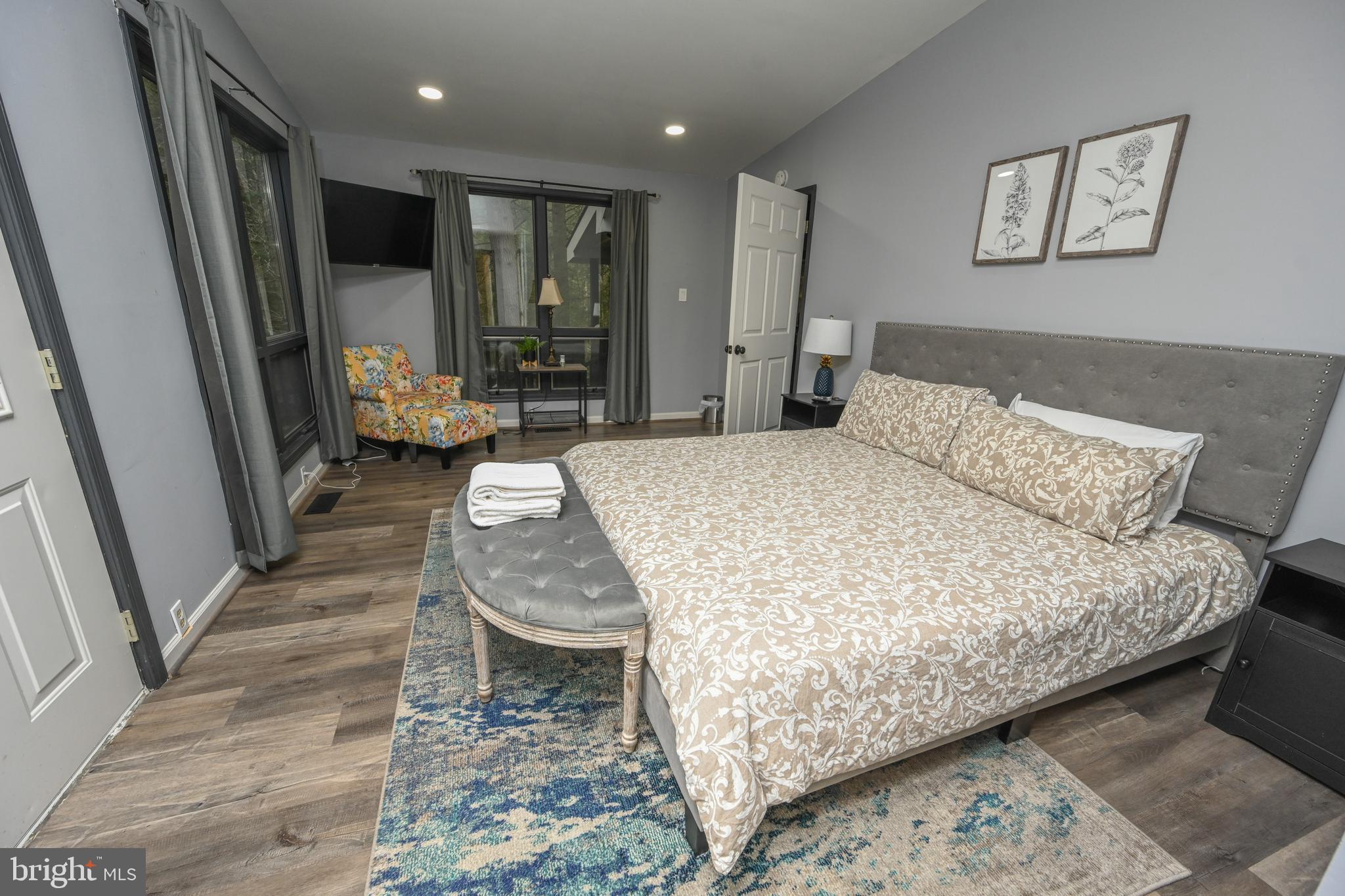 LAKE SHORE DRIVE - Residential