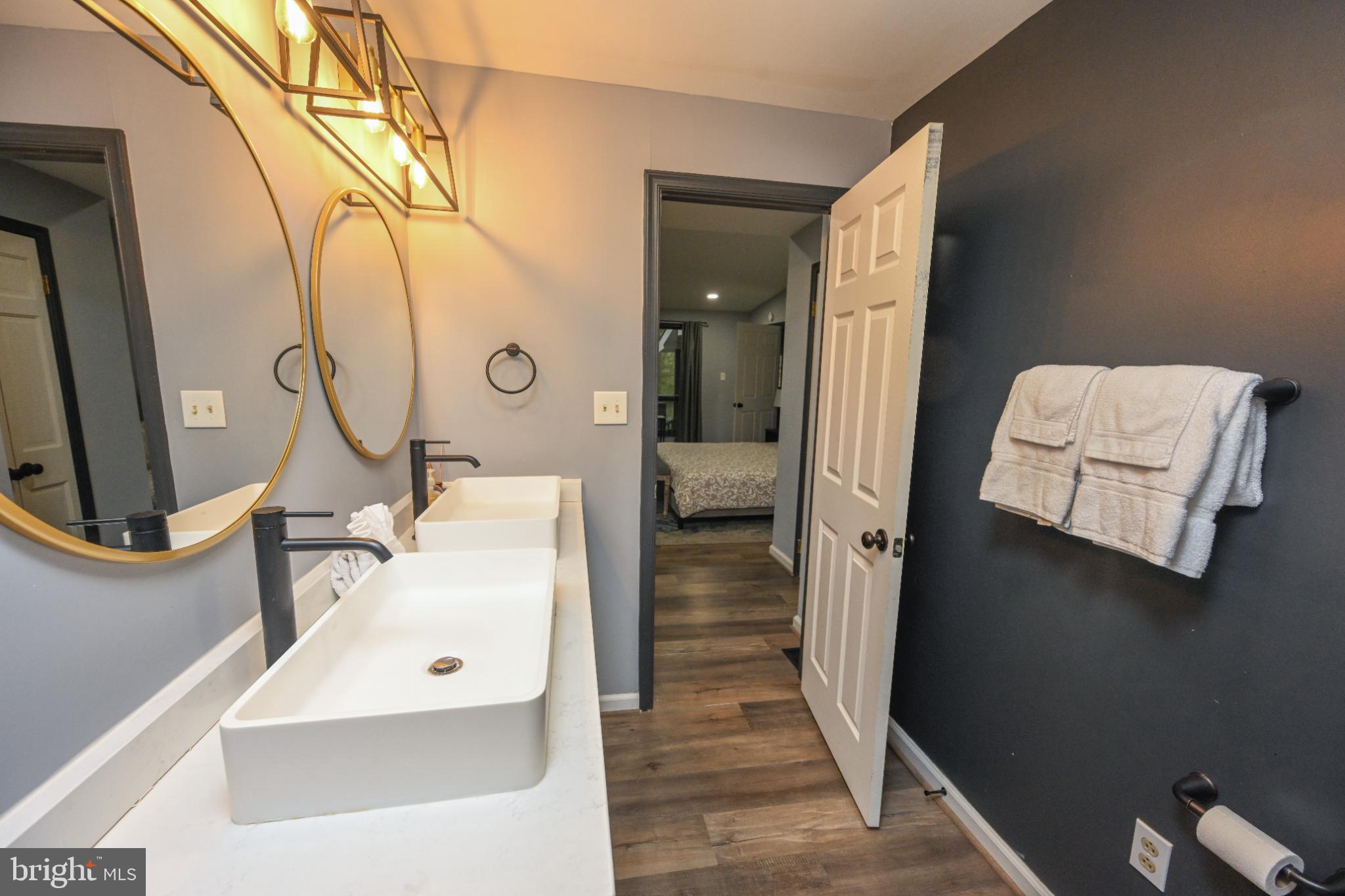 LAKE SHORE DRIVE - Residential