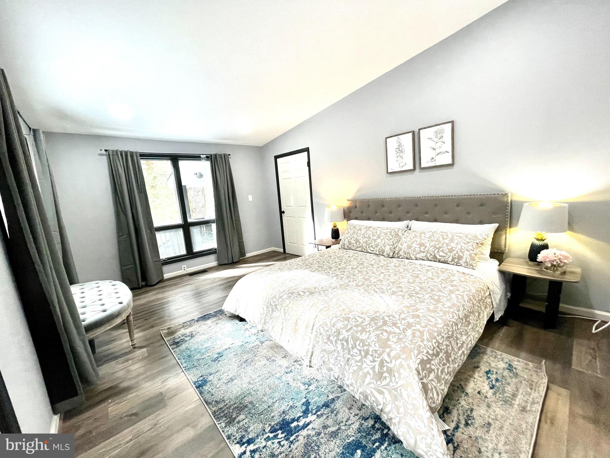 LAKE SHORE DRIVE - Residential