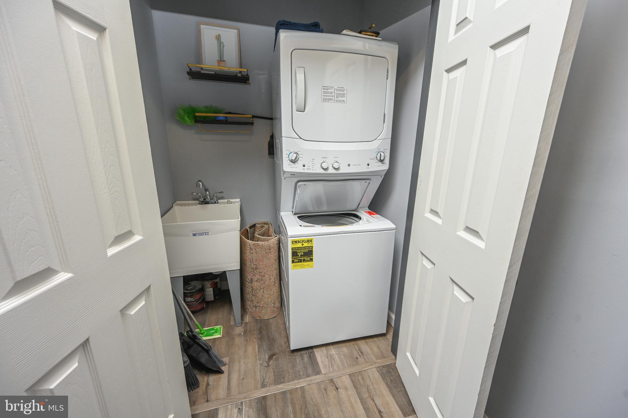 LAKE SHORE DRIVE - Residential