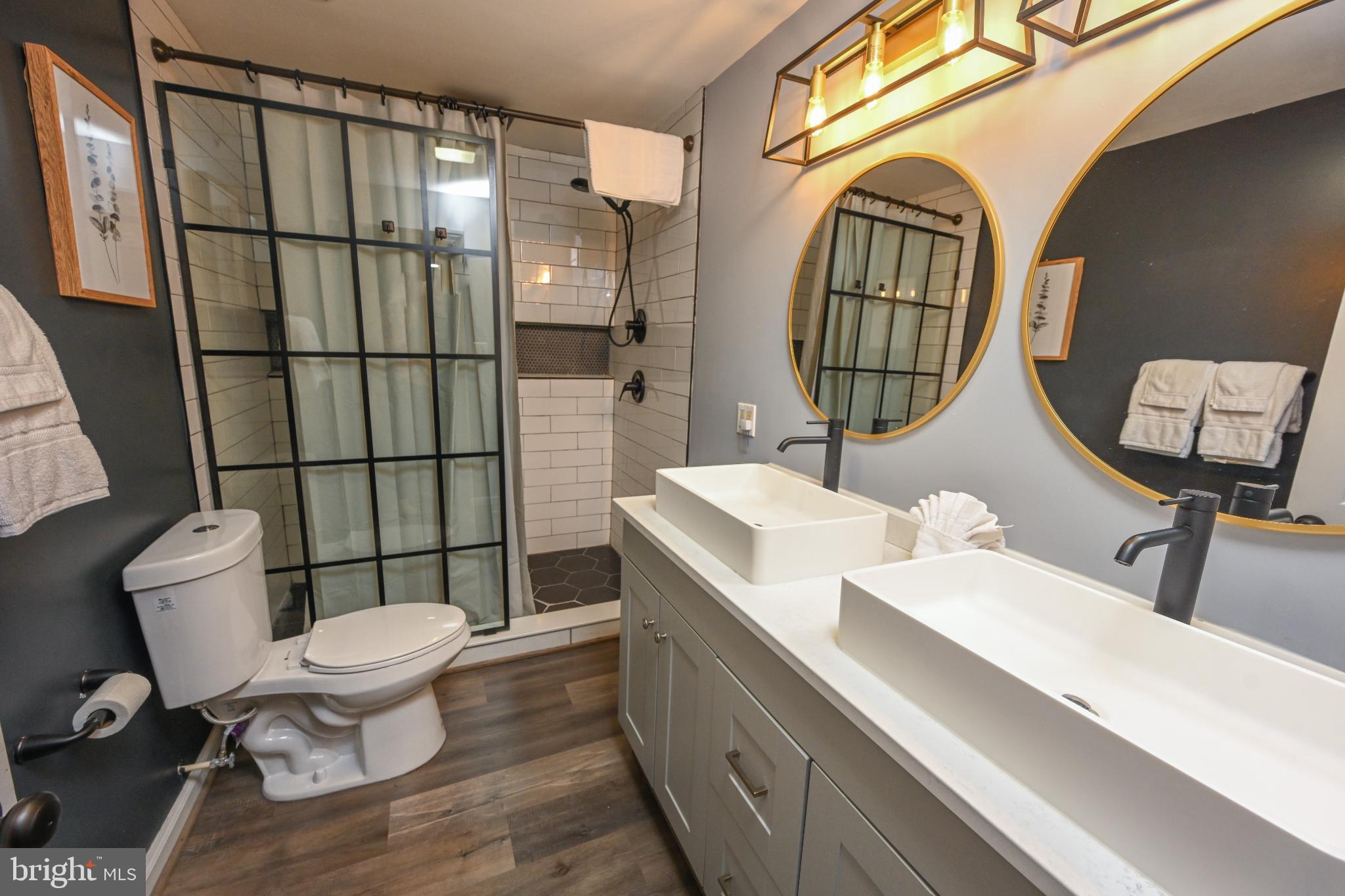 LAKE SHORE DRIVE - Residential