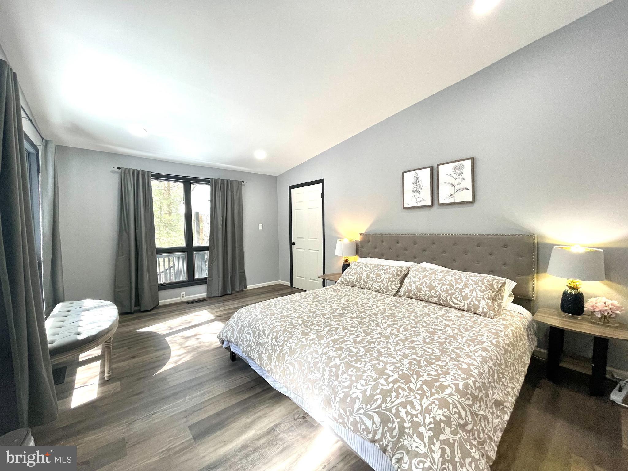 LAKE SHORE DRIVE - Residential