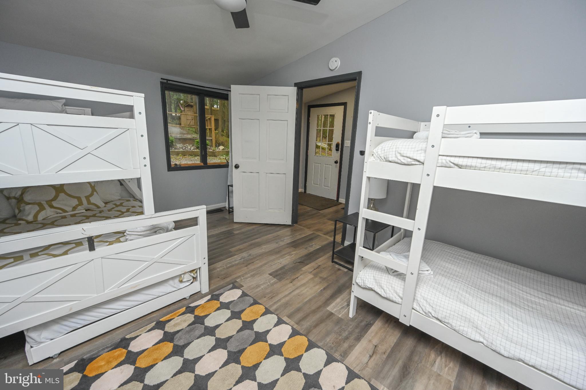 LAKE SHORE DRIVE - Residential