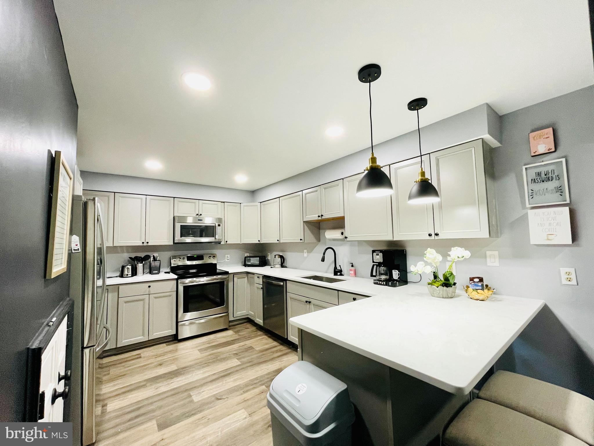 LAKE SHORE DRIVE - Residential