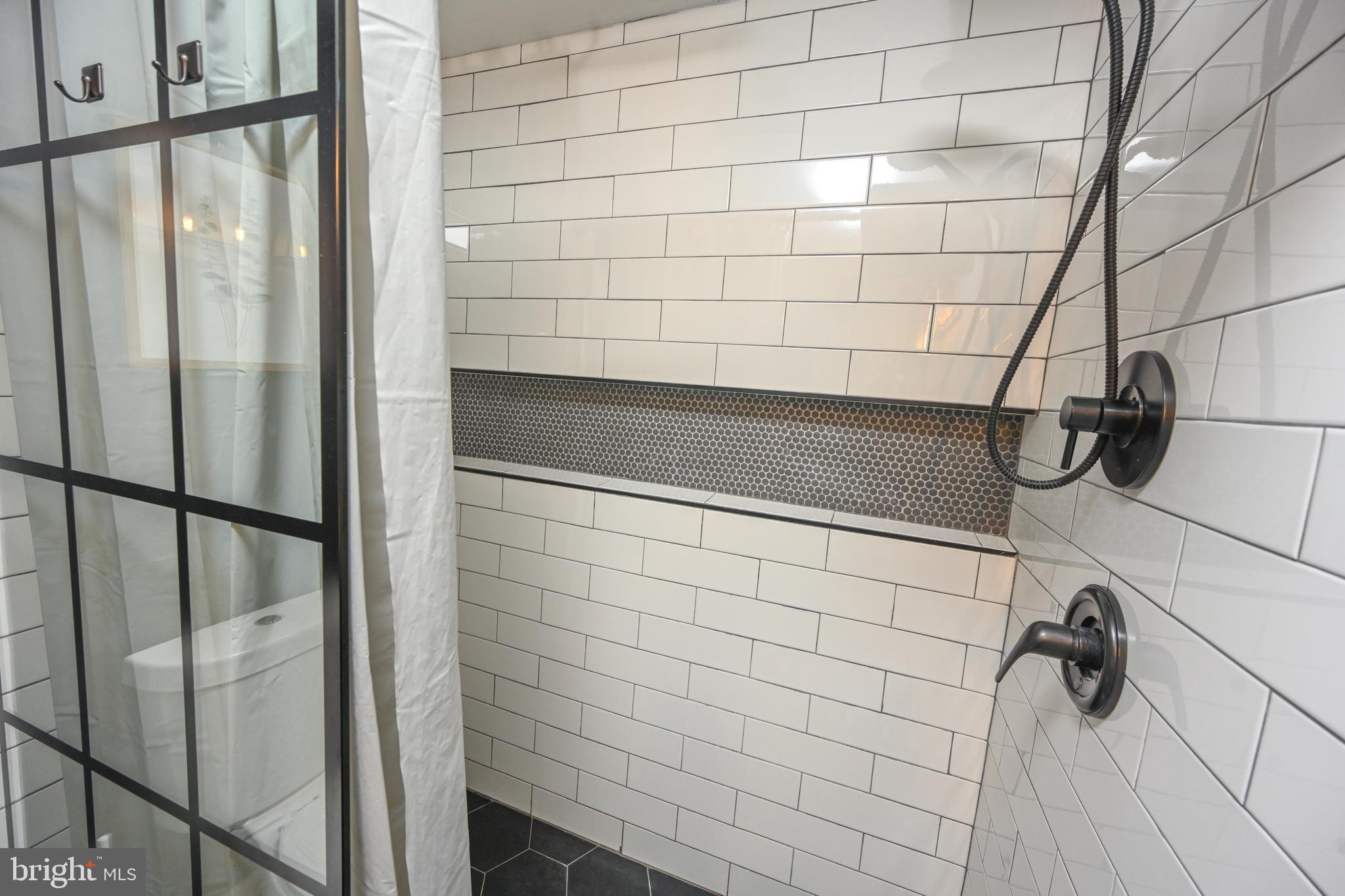 LAKE SHORE DRIVE - Residential