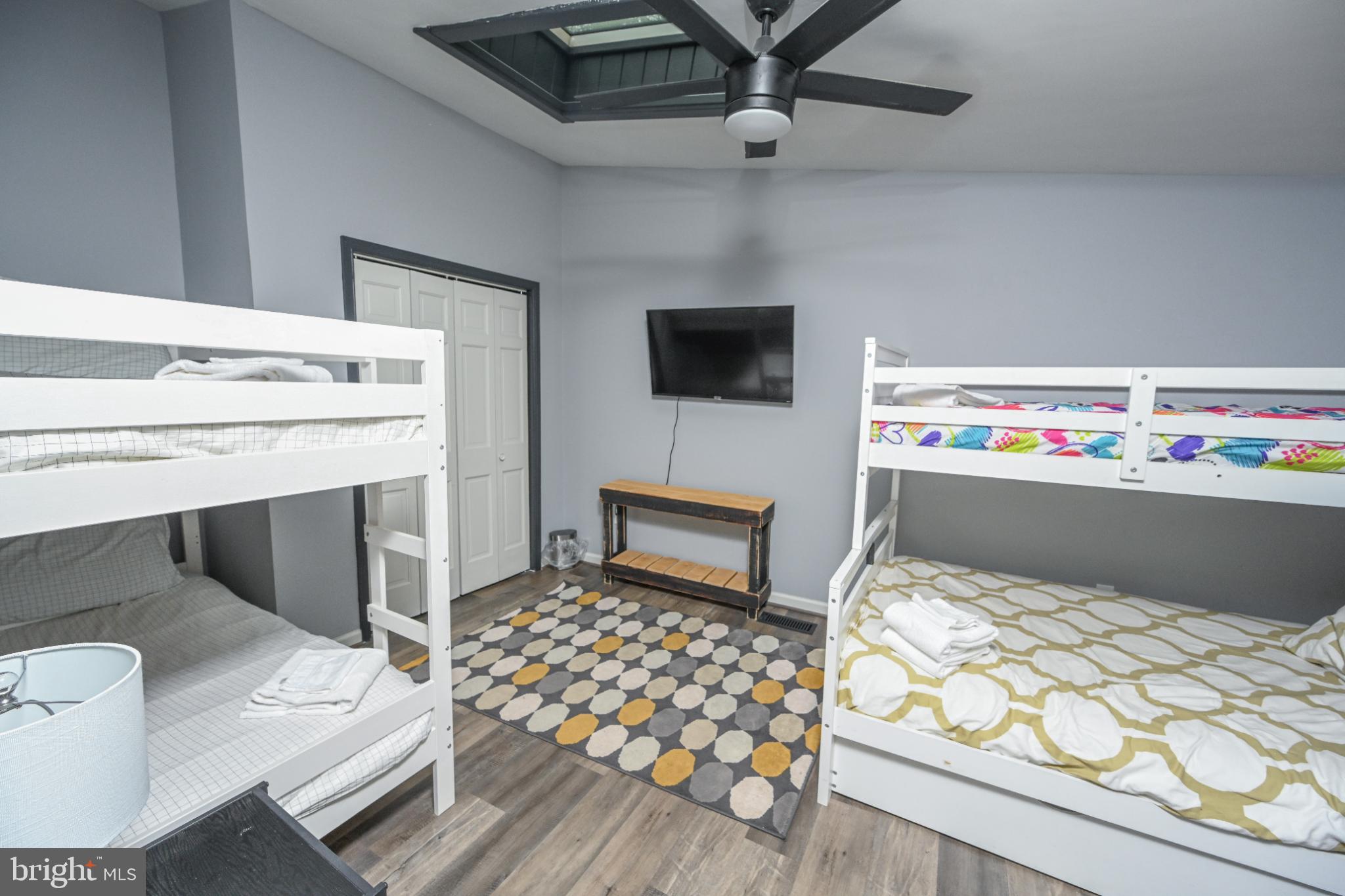 LAKE SHORE DRIVE - Residential