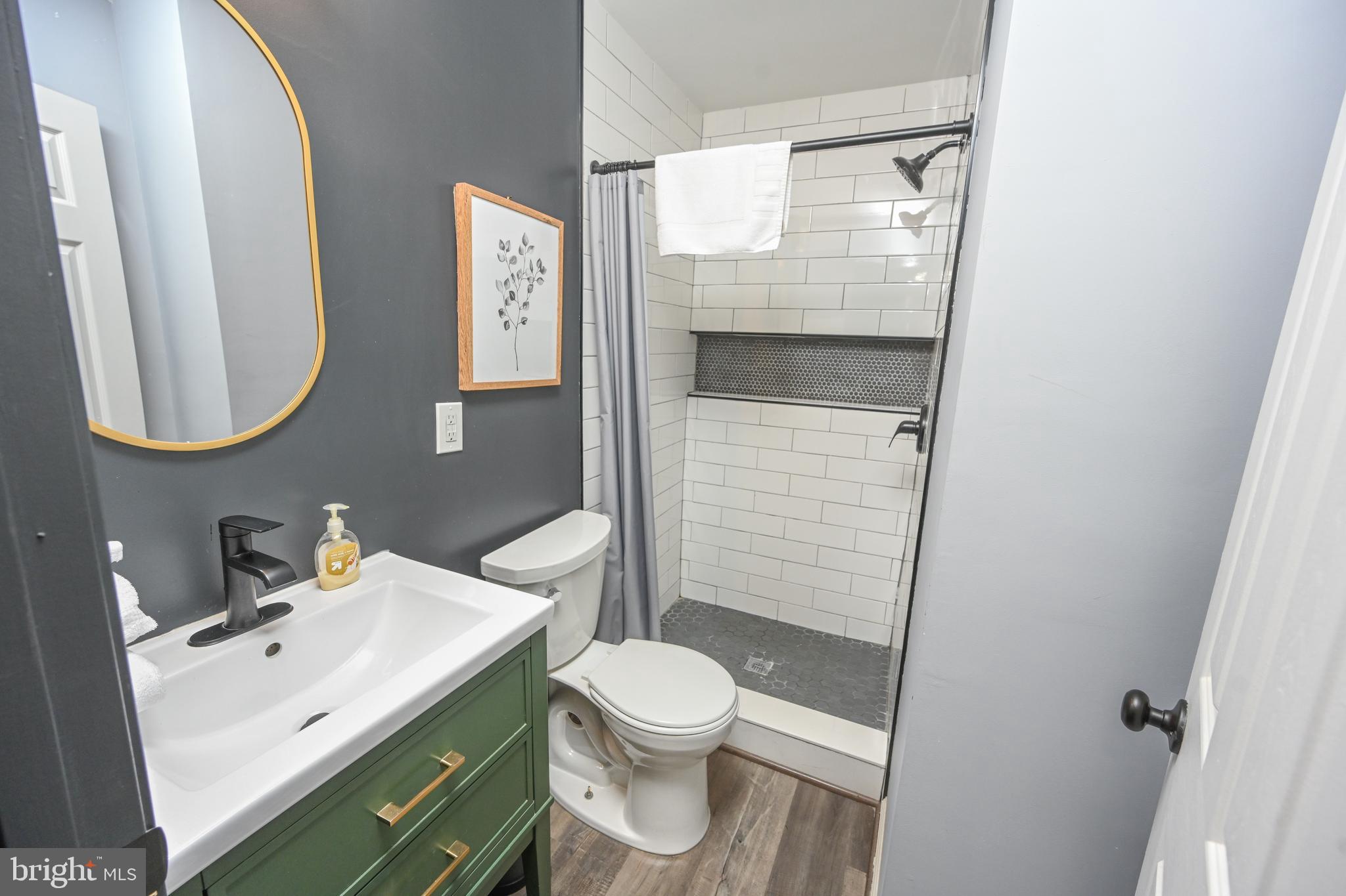 LAKE SHORE DRIVE - Residential