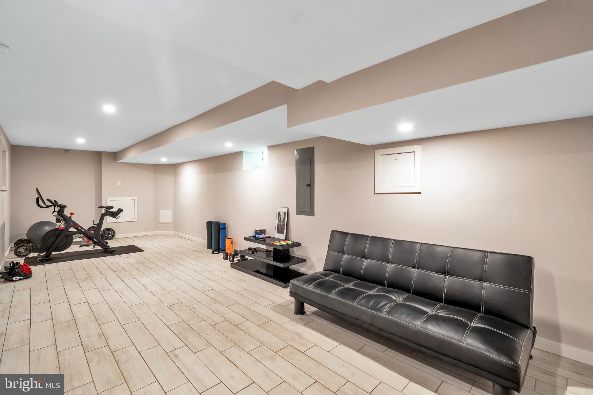 WYNNEWOOD - Residential